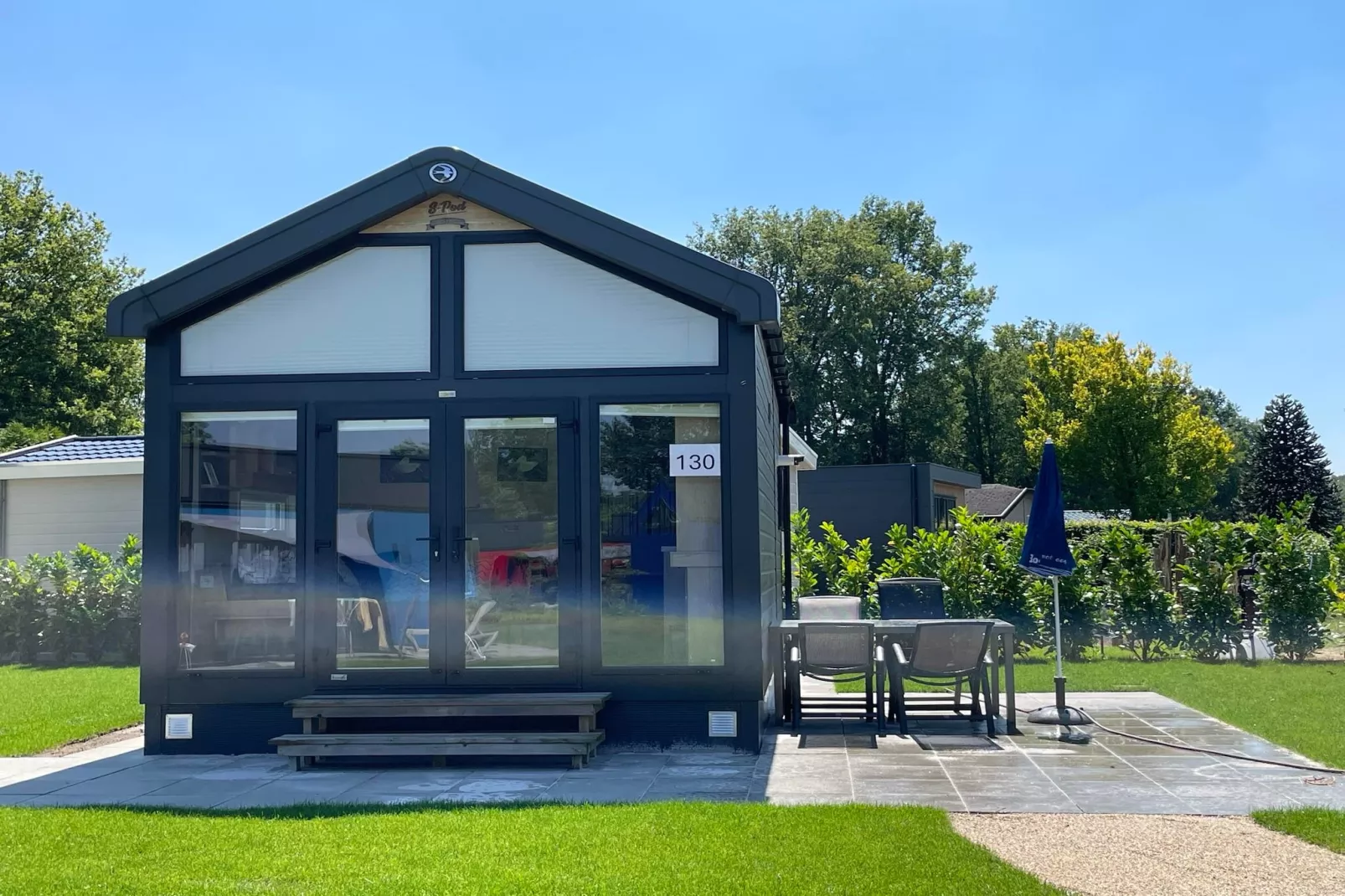 Tinyhouse 'Egel' | 2 - 4 persons-Buitenkant zomer