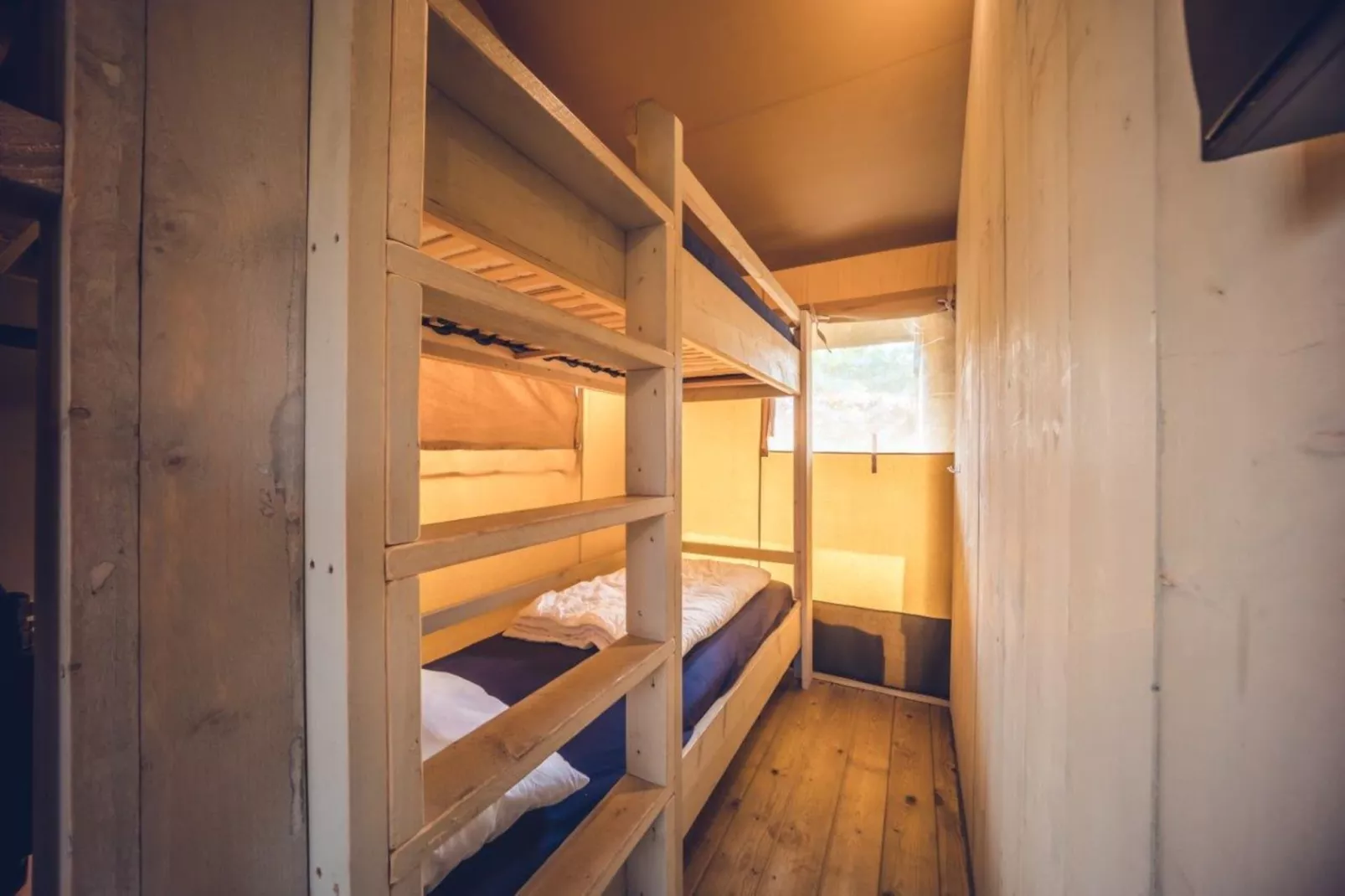 Safari tent 'Vos' | 2 - 5 people | pet allowed-Slaapkamer