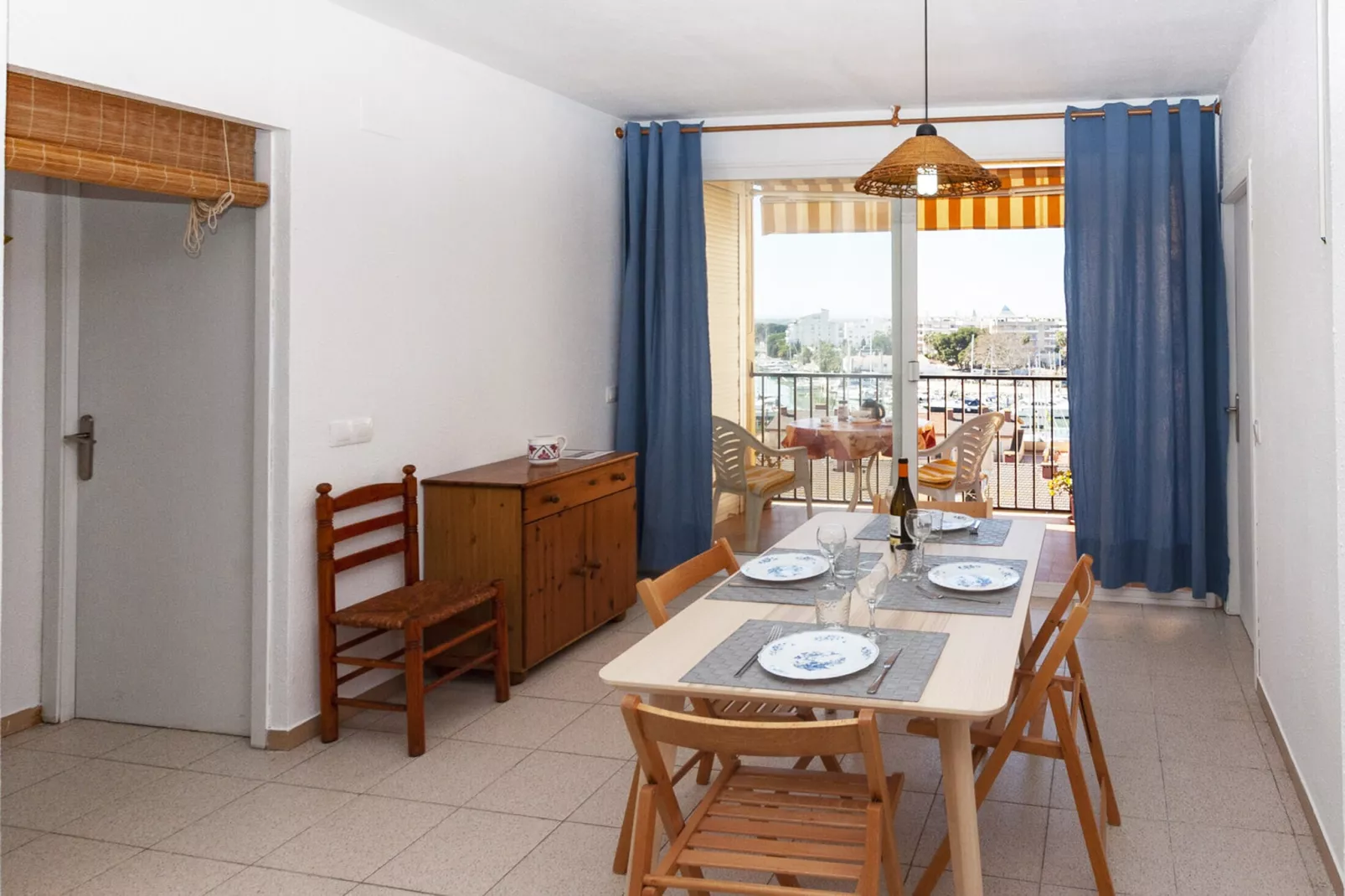 1049 MEDITERRANI vista Piscina-Eetkamer