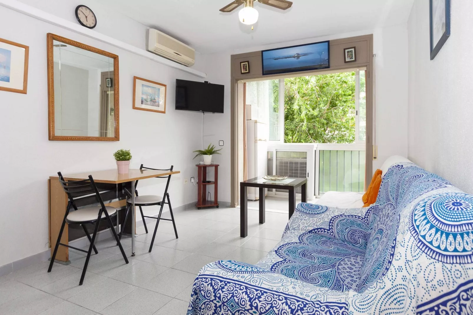 1231 PUNTA DEL ESTE 150m PLAYA-Woonkamer
