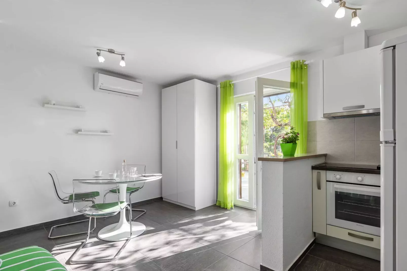 Studio Apartment Sekula-Keuken