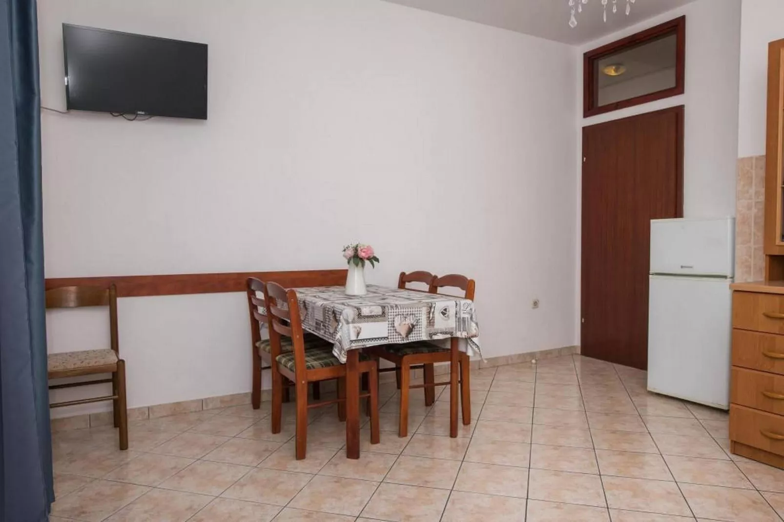 Apartments Gaj Brodarica - A8-Eetkamer