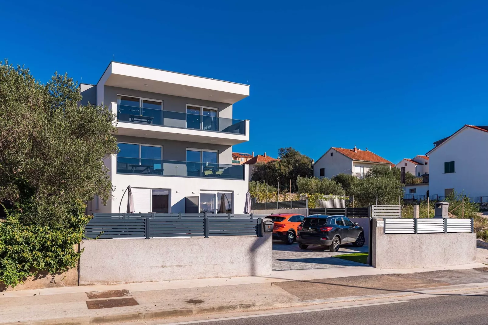 Apartments Velic - Three bedroom apartment C-Buitenkant zomer