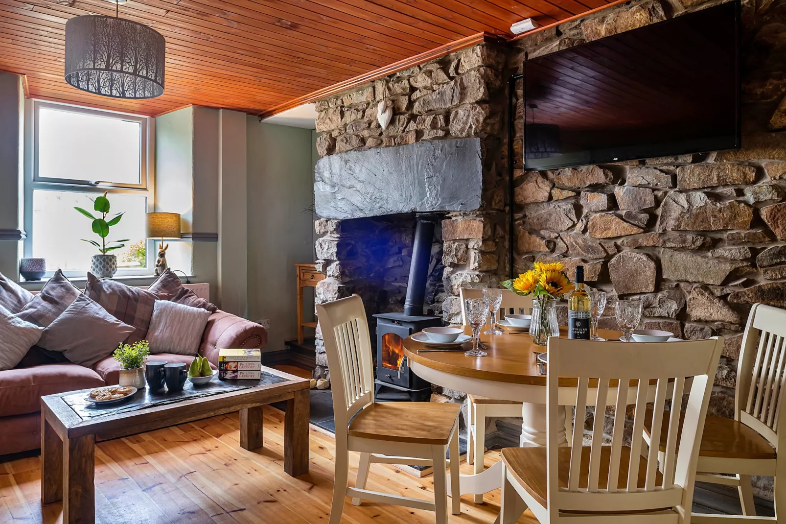 Maes Neuadd-Woonkamer