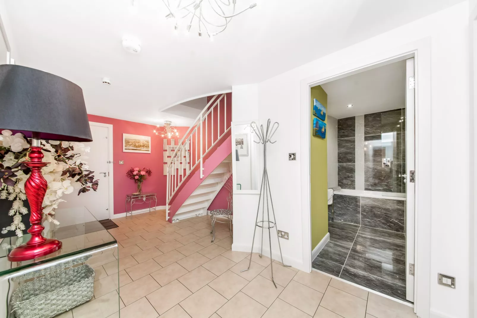 The Penthouse at 611 Westgate-Woonkamer