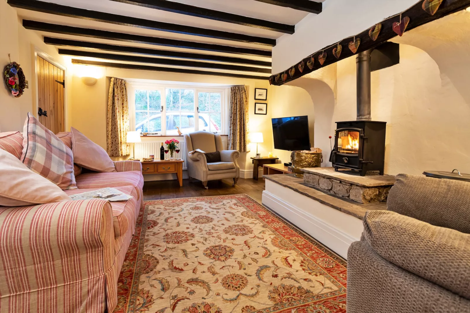Two Storrs Cottages-Woonkamer