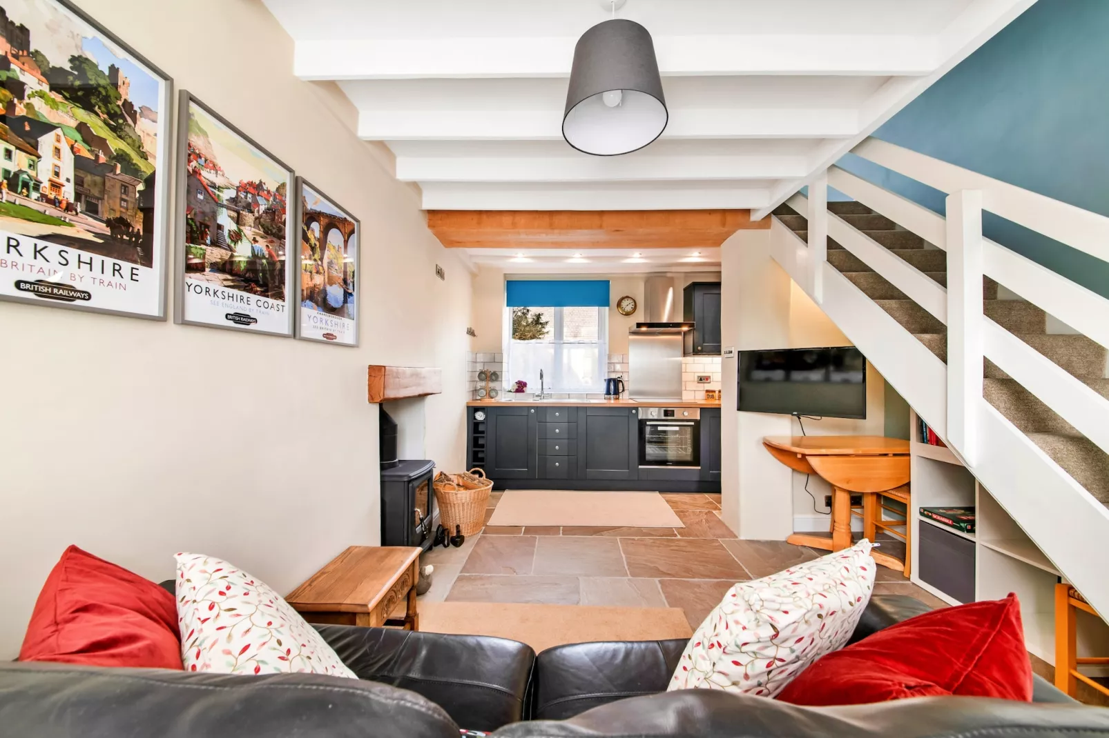 Tyg Cottage near Fountains Abbey & Brimham Rocks-Woonkamer