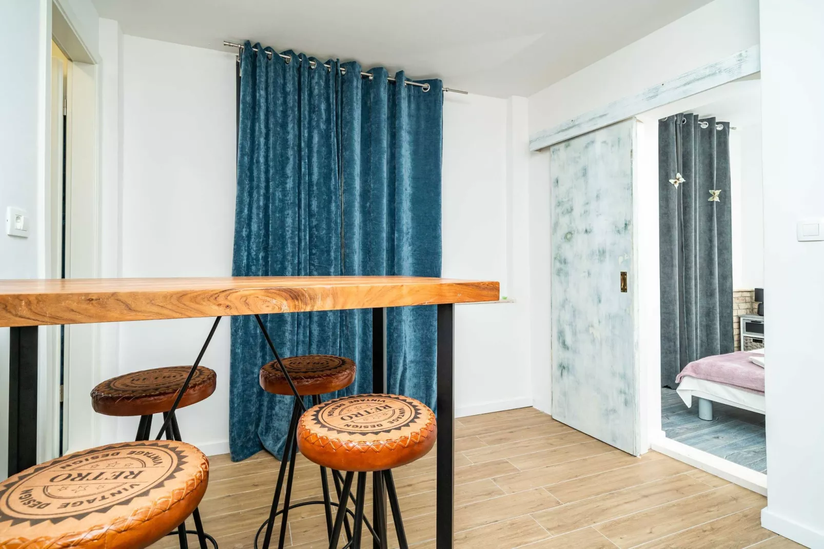 Apartments Dub - One-Bedroom Apartment  (no.4)-Eetkamer
