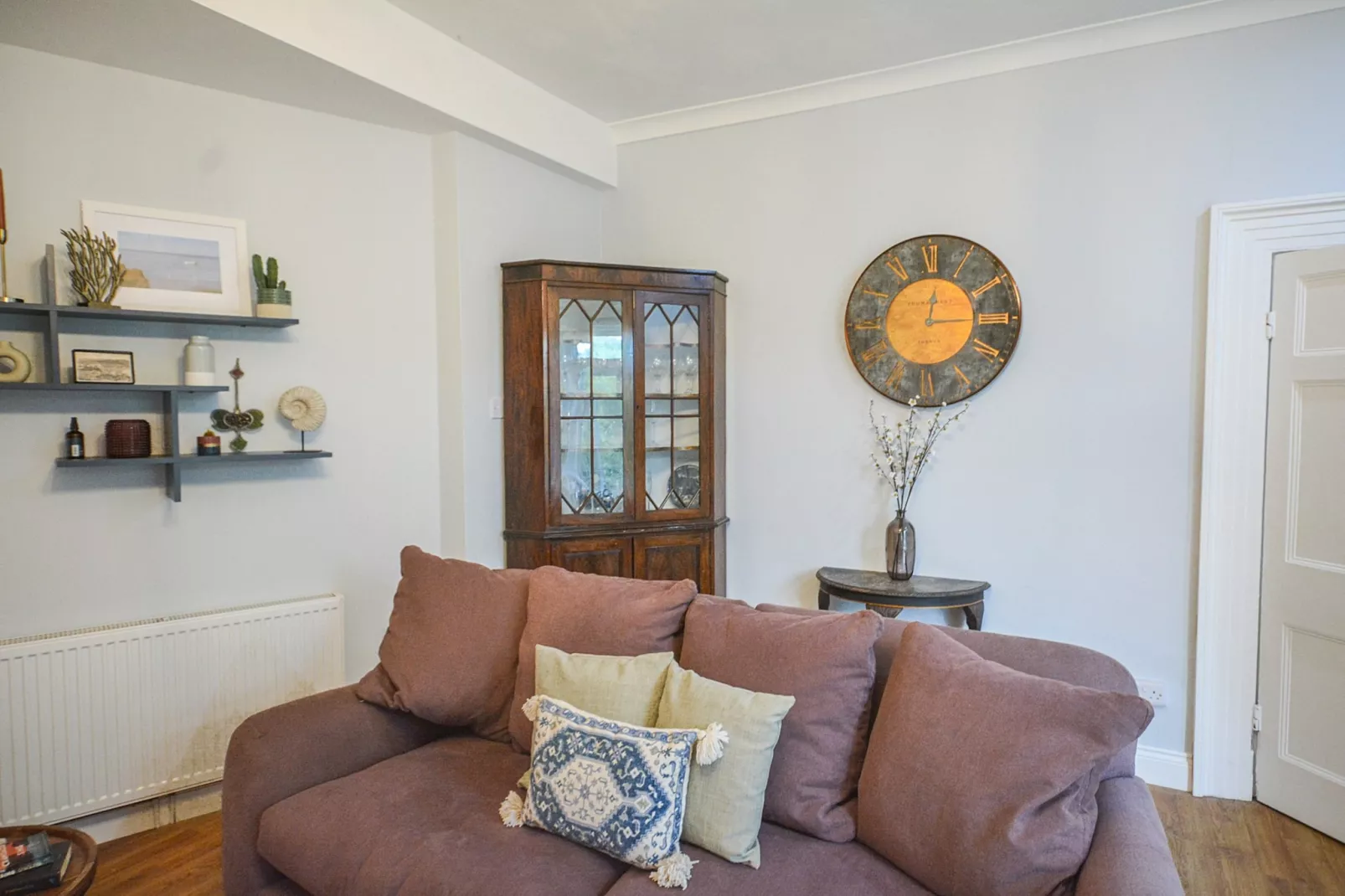 Hillside, Kingsand-Woonkamer