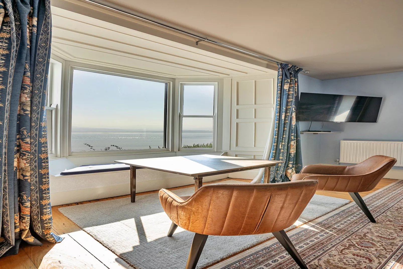 Waters Edge at Gadlys House-Woonkamer