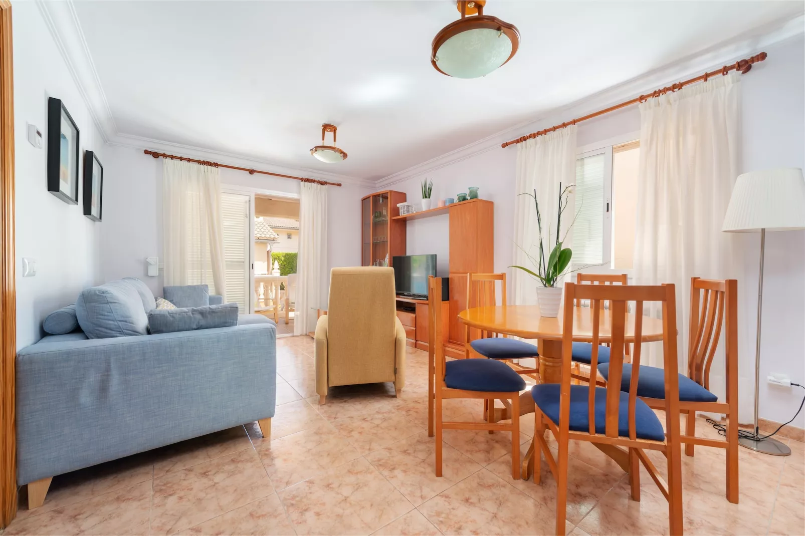 Aritja, 5-Eetkamer