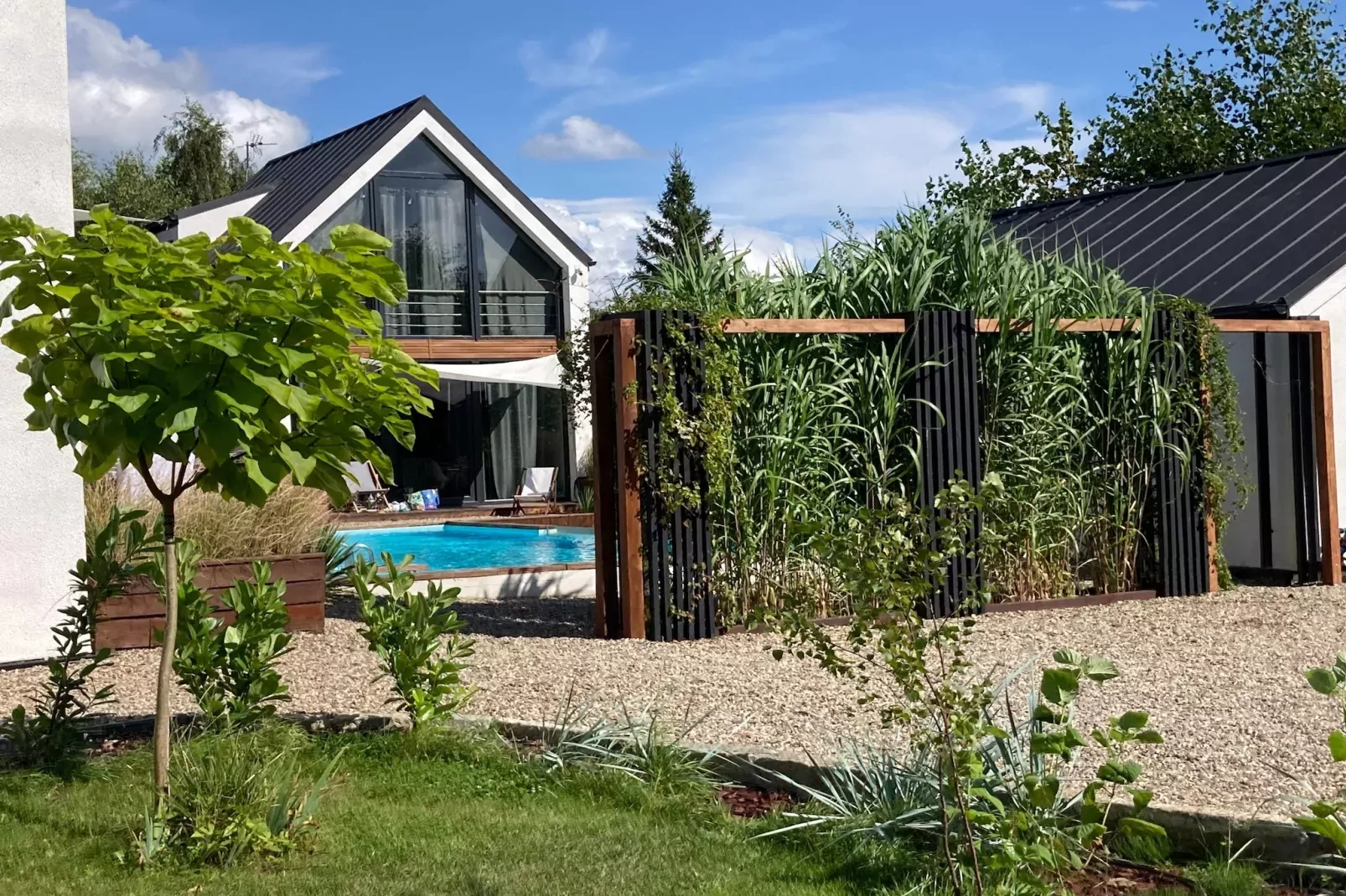Dom wakacyjny z basenem w Swinoujsciu-Tuinen zomer