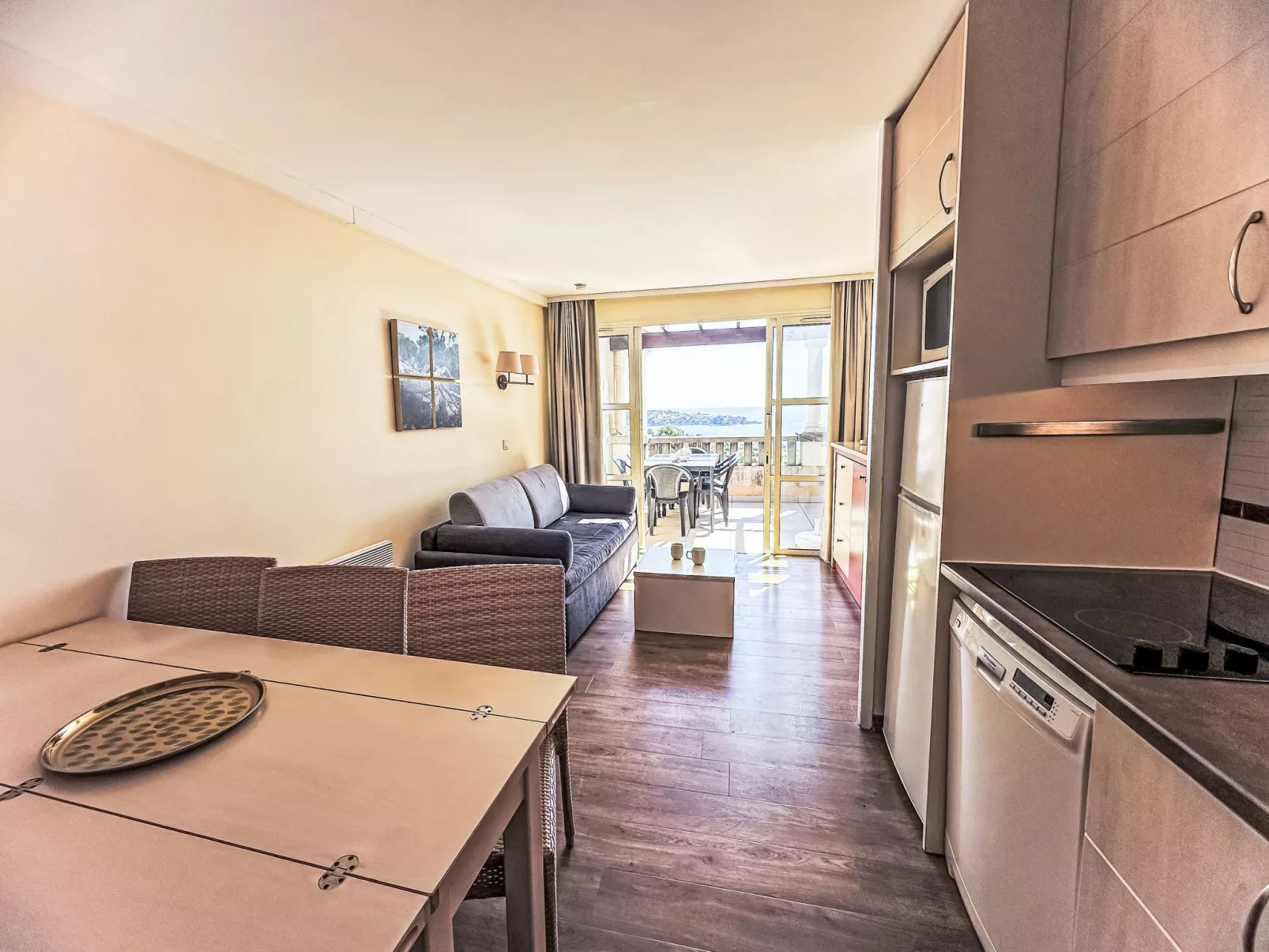 Le Village (E1 309)-Binnen