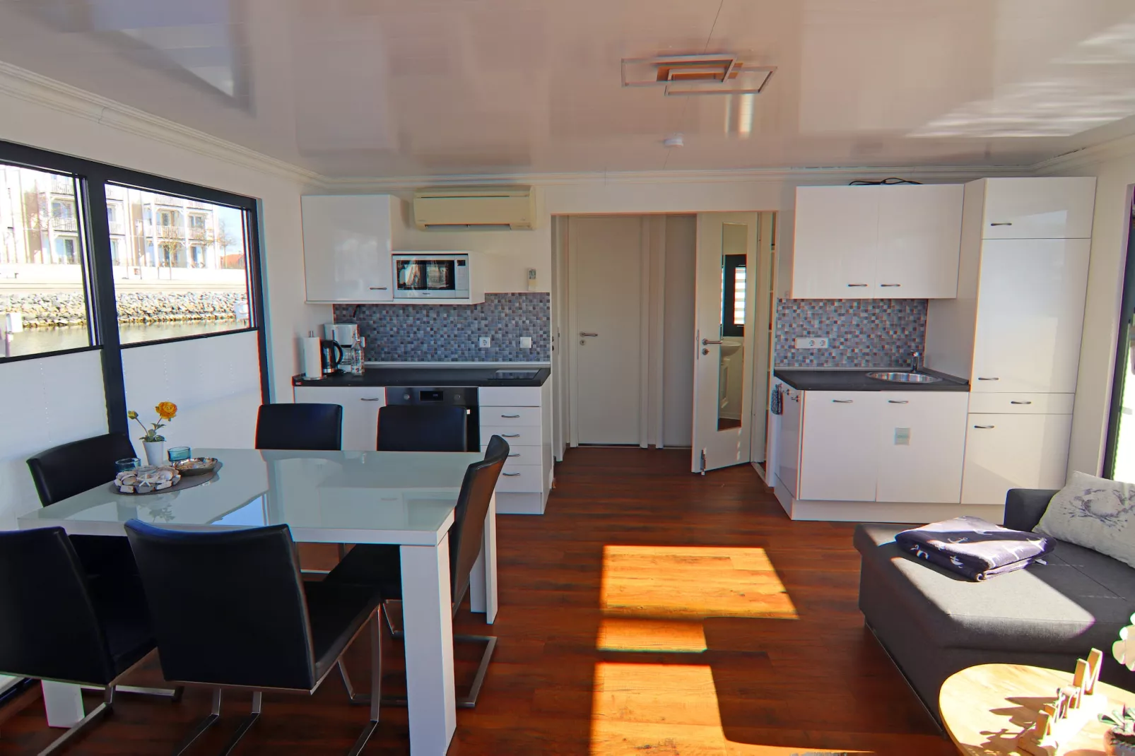 Hausboot Familiy & Friends LP 1 / 4 Personen-Woonkamer