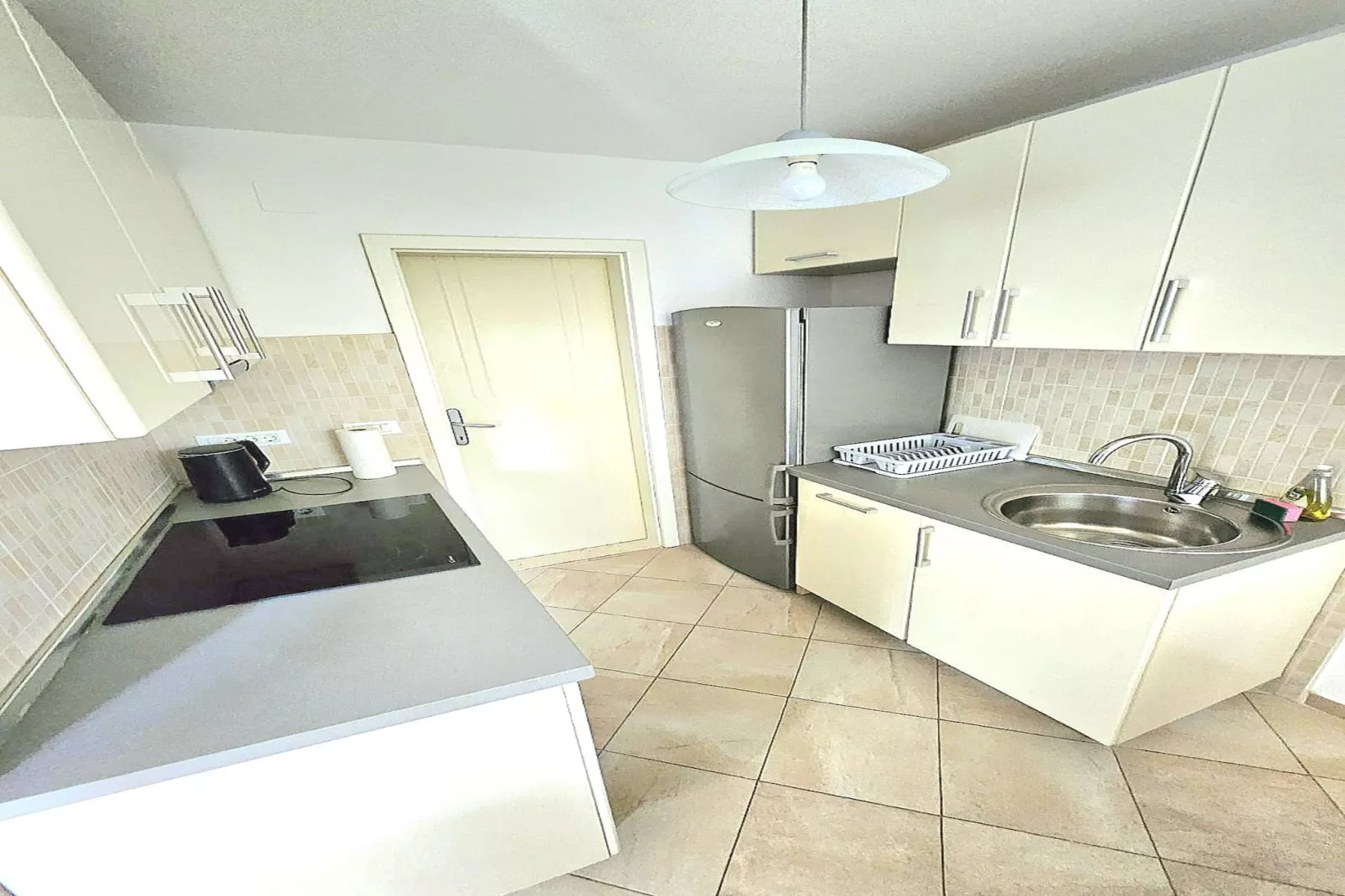 Green Terrace Apartment I - Studio Apartment with Terrace-Keuken