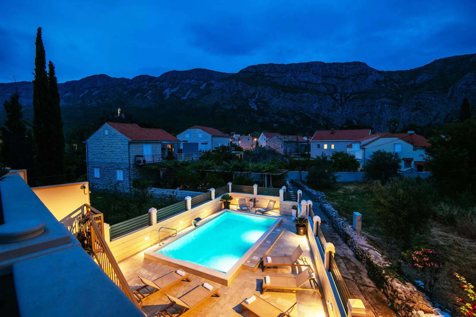 Apartments Azzurro- One Bedroom Apartment with Terrace and Hot Tub ( Azzurro II-gornji)-Zwembad
