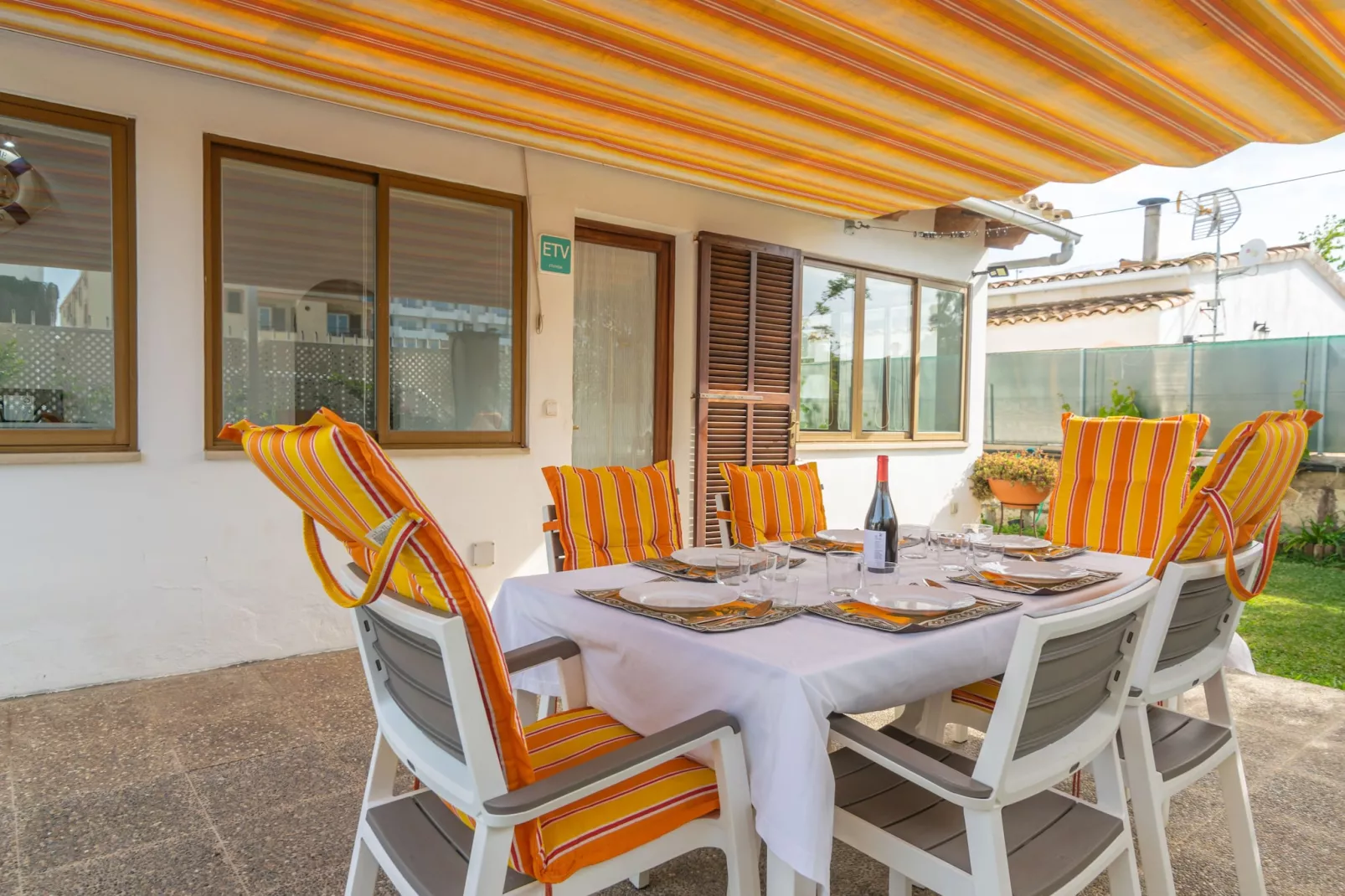 Villa Luna-Image-tags.