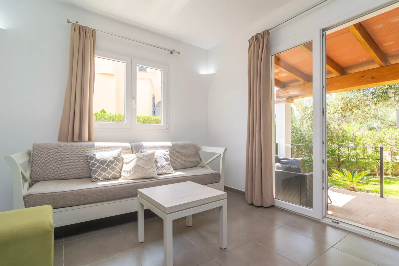 Villa Blanca-Image-tags.