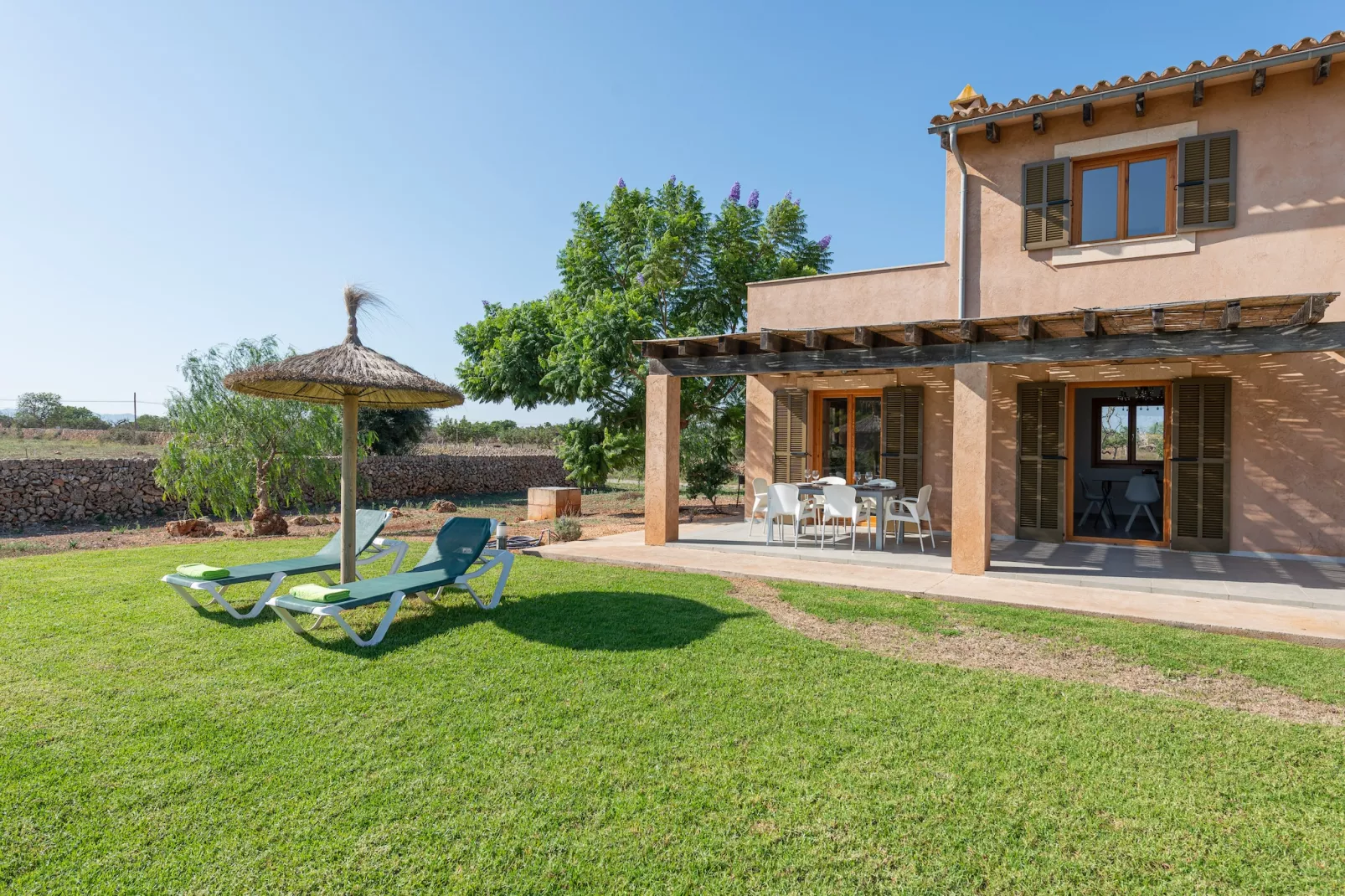 Es Regalo (pÉrgola)-Buitenkant zomer