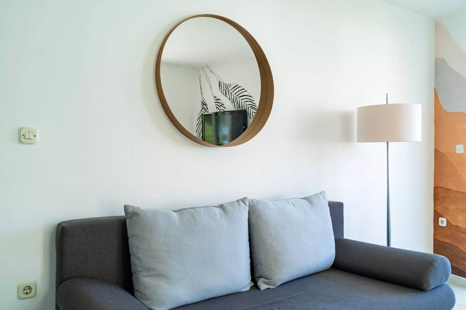 Apartment Radovan - One-Bedroom Apartment with Balcony and Sea View-Woonkamer