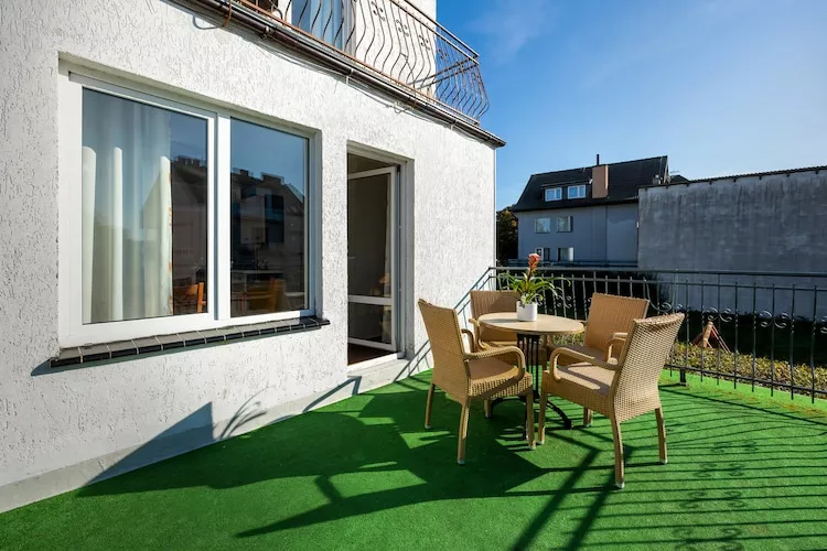 Studio wakacyjne nr 8 dla 4 osób ze śniadaniami Rewal-Terrasbalkon