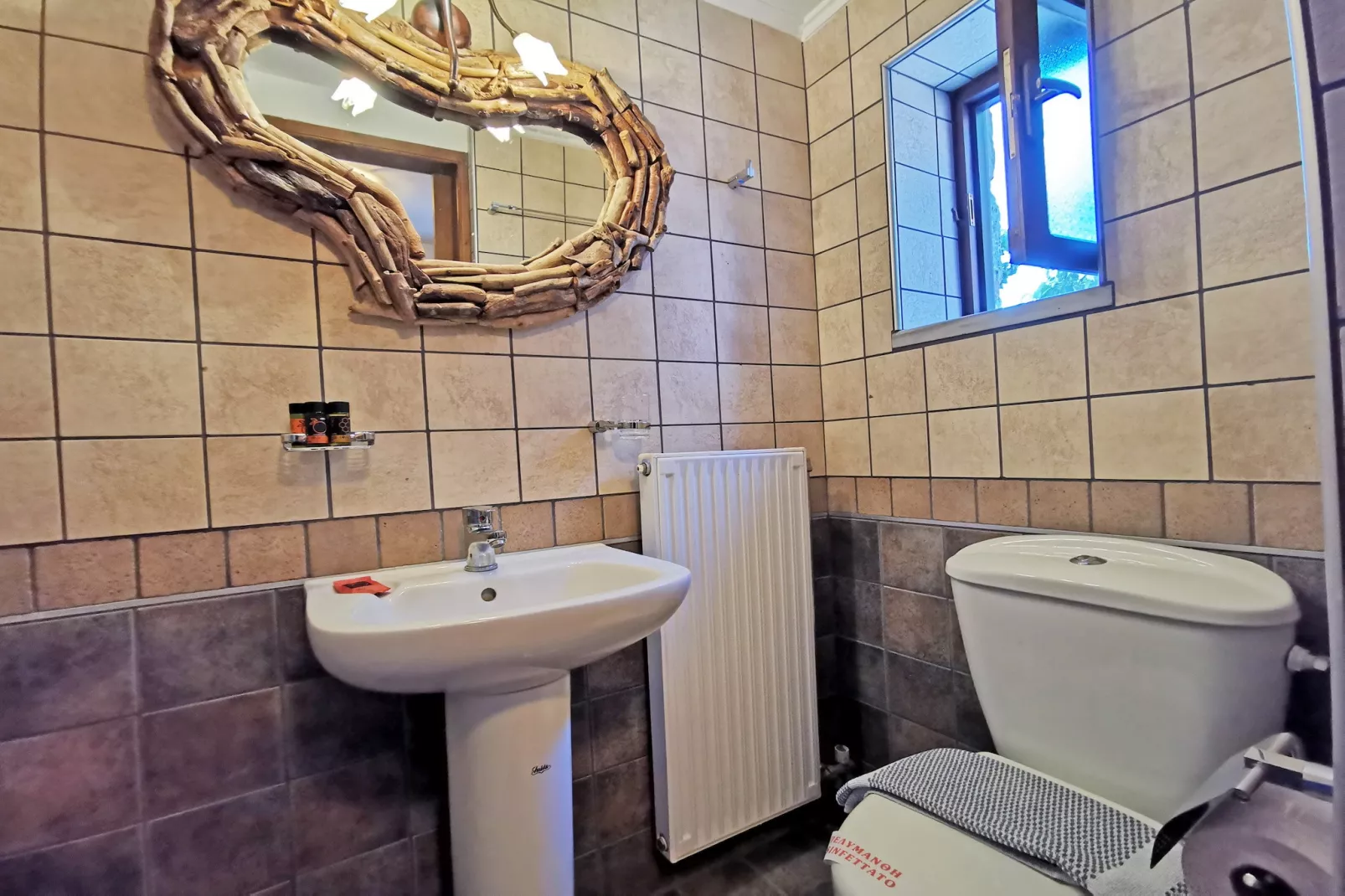 Toxotis 3 - Studio for 2-Badkamer