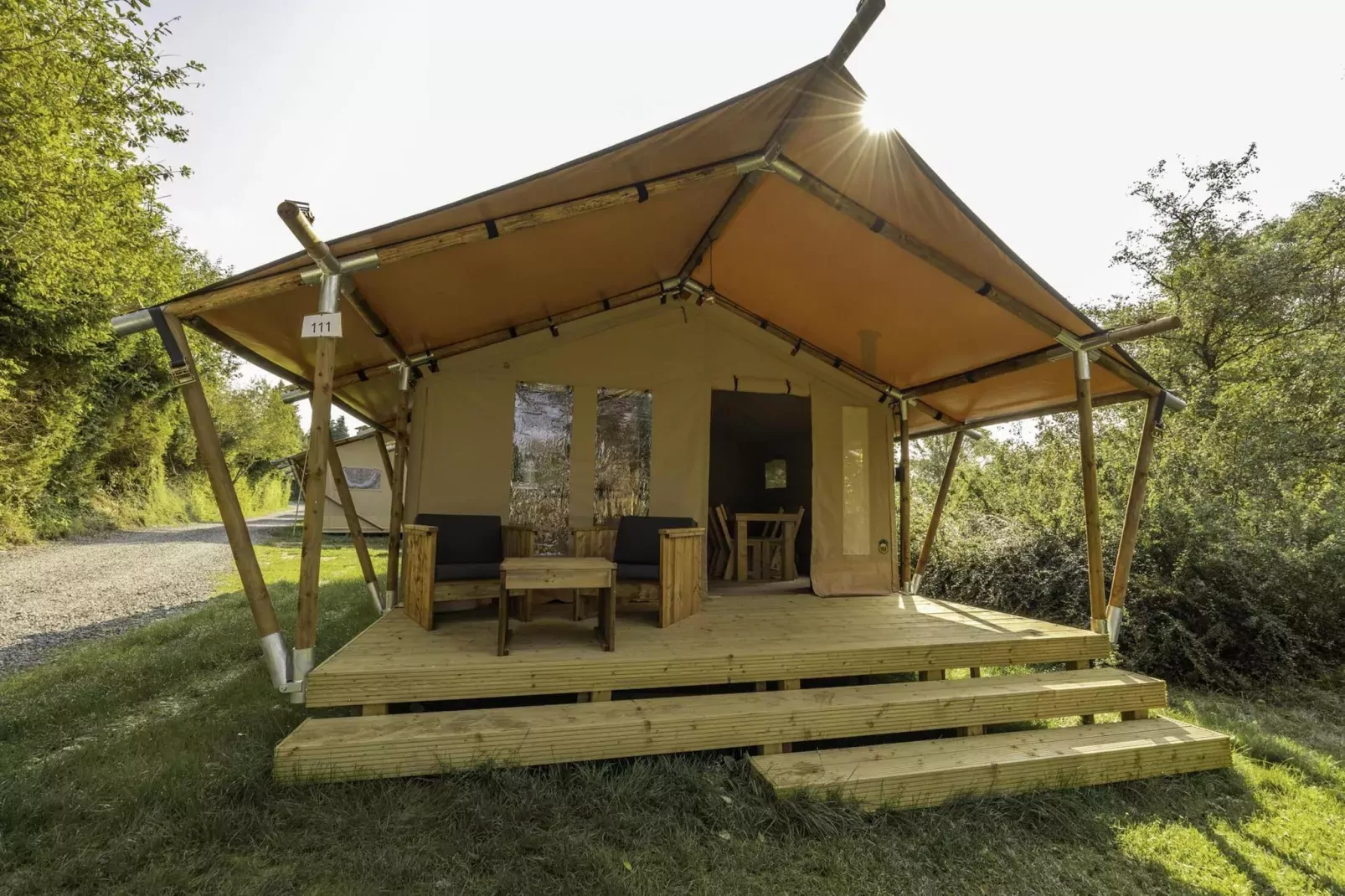Comet 27 Lodges-Buitenkant zomer