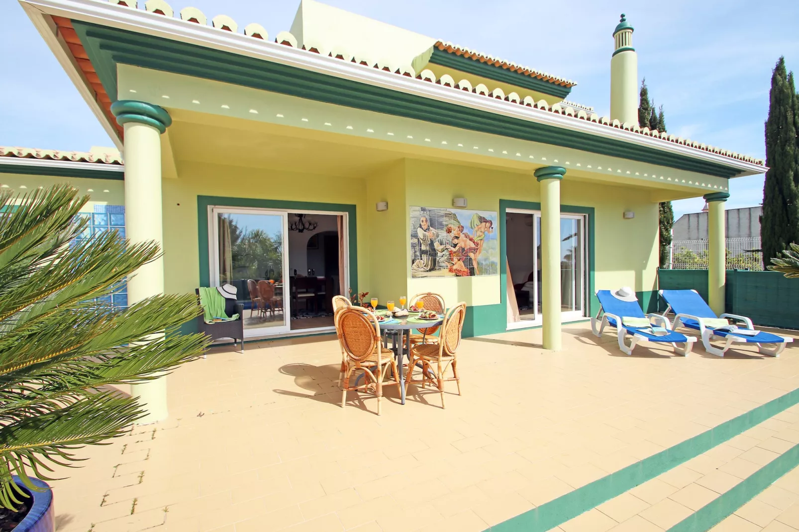 Villa Saint Thomas-Buitenkant zomer