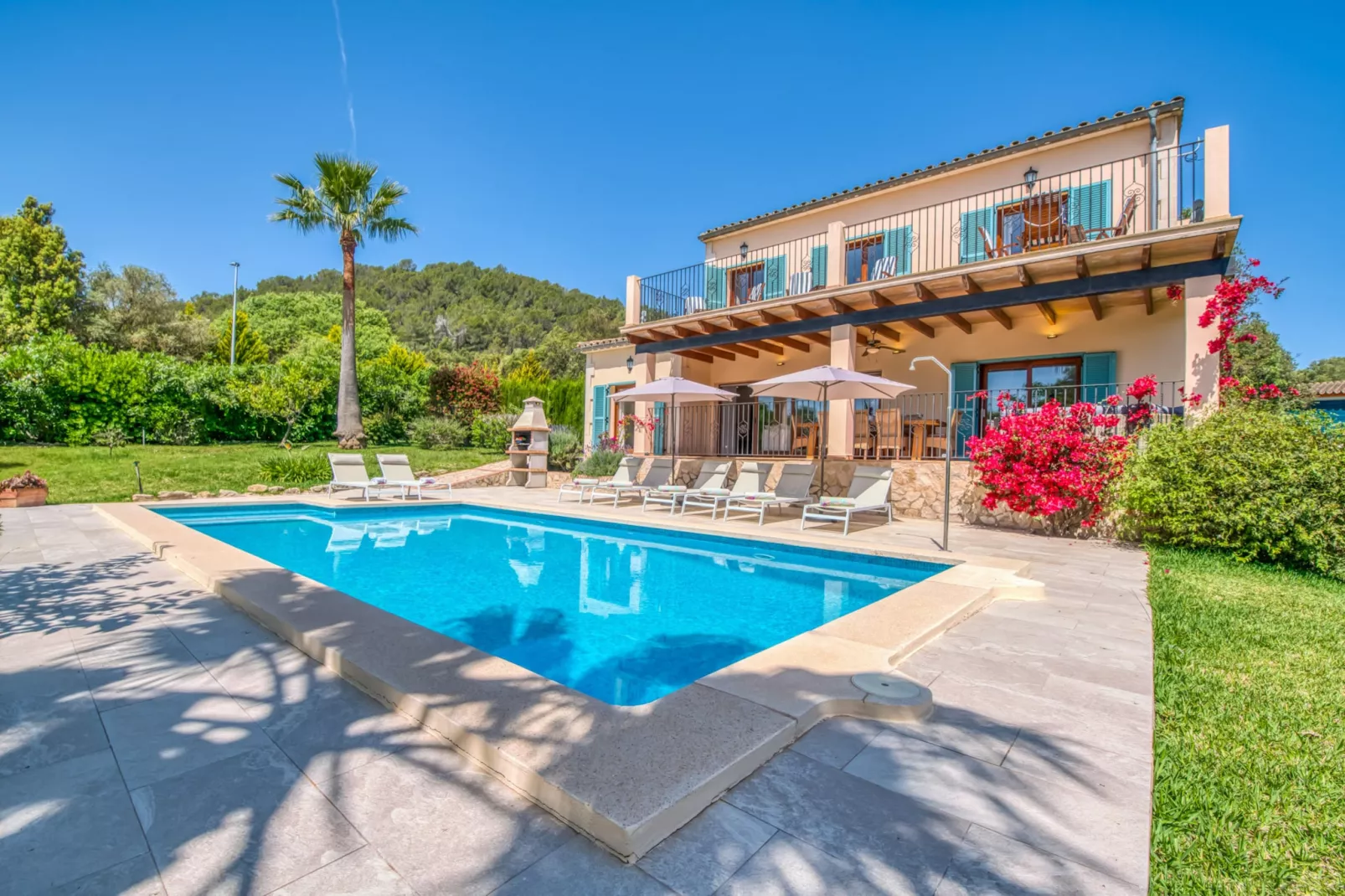 Villa Flores-Buitenkant zomer