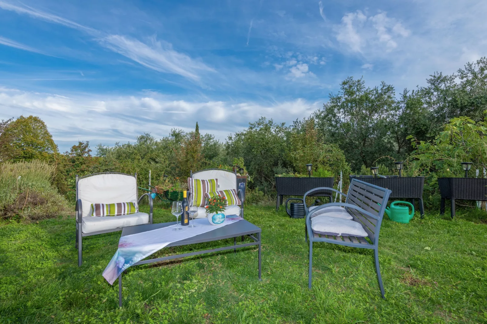 Apartments Indira - Tara - One Bedroom Apartment-Tuinen zomer