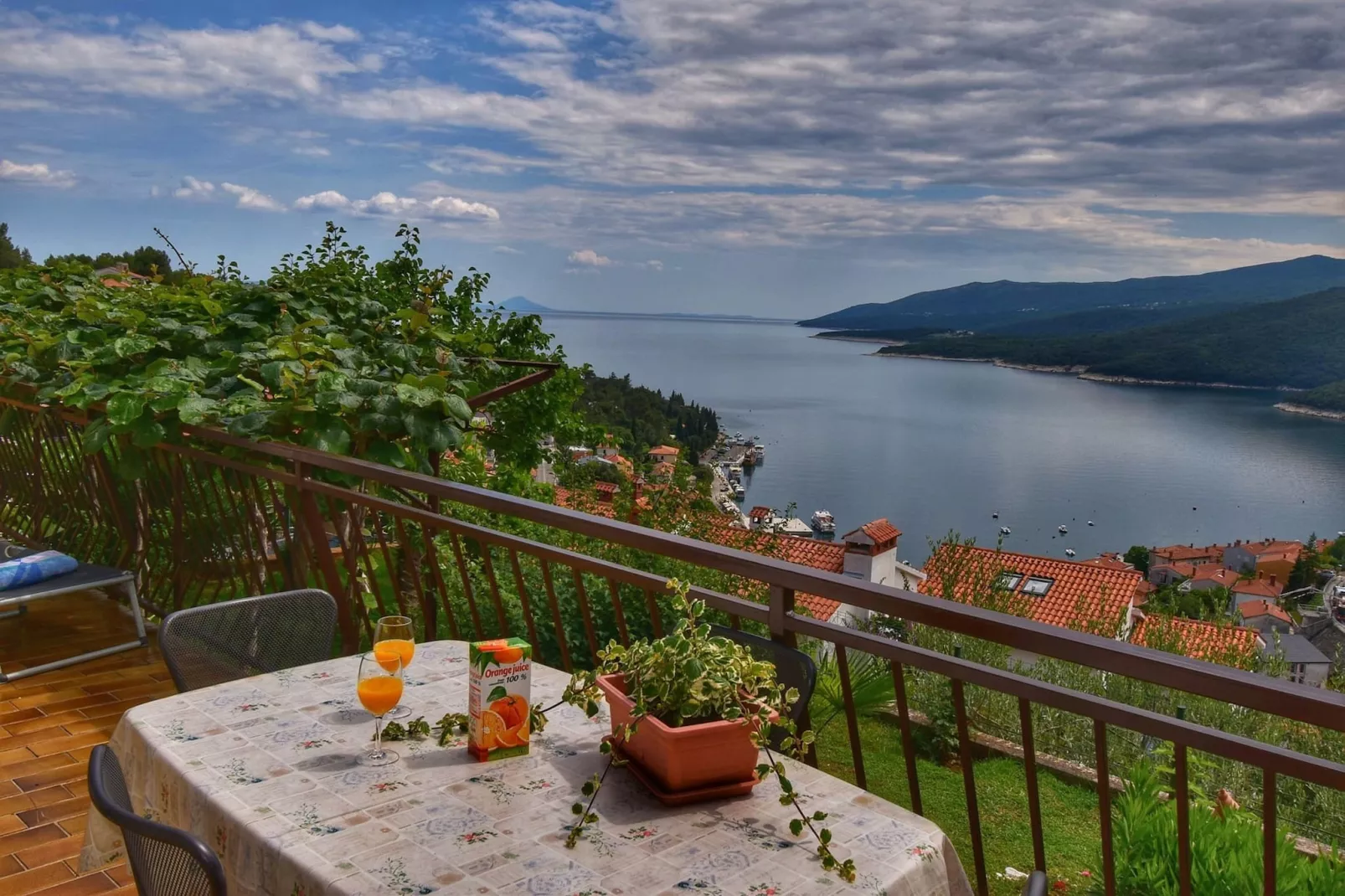 Apartment Neda with Wonderful Sea View-Terrasbalkon