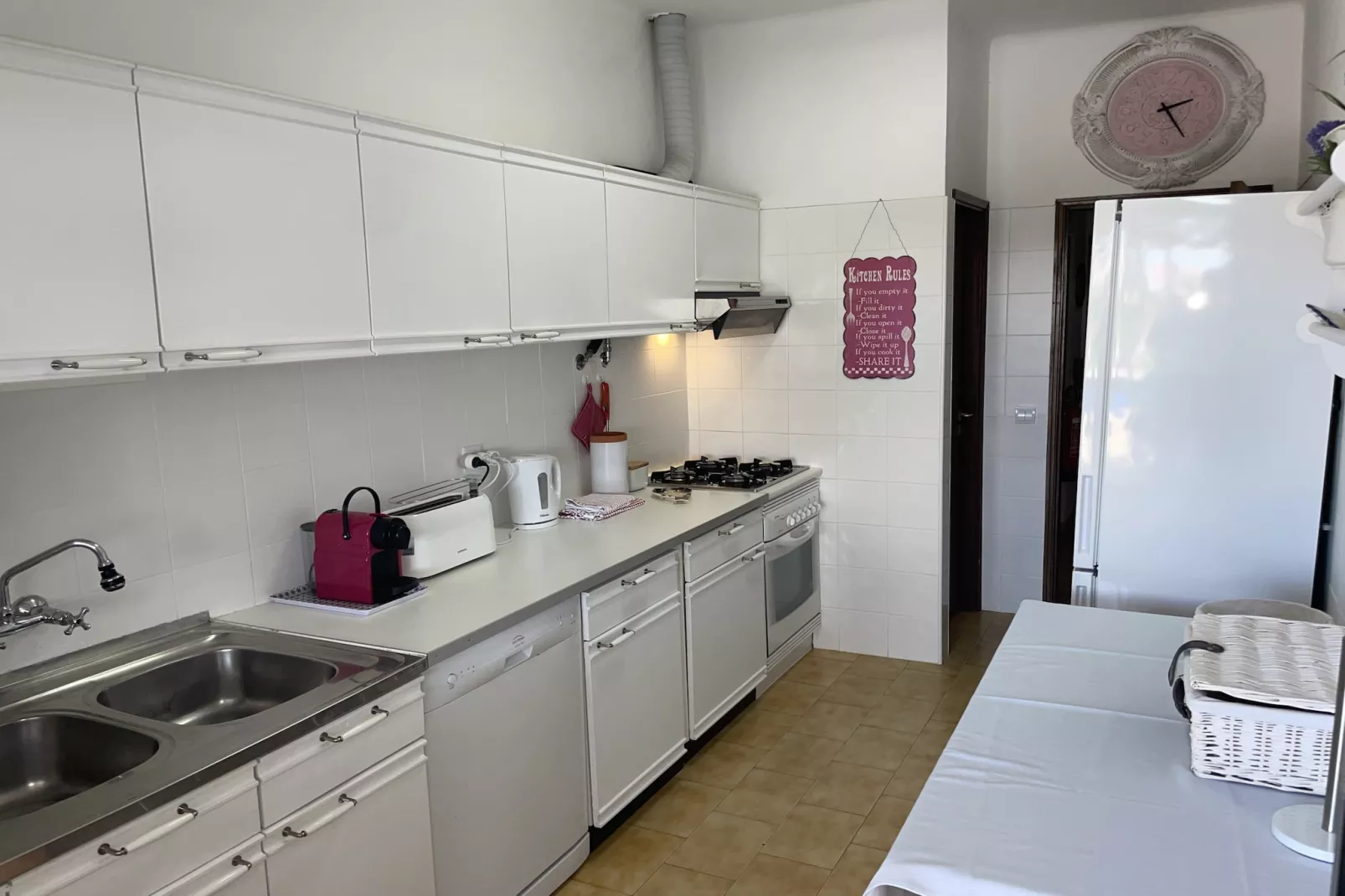 Casa Bacalhau (apartment near Benagil Beach)-Keuken