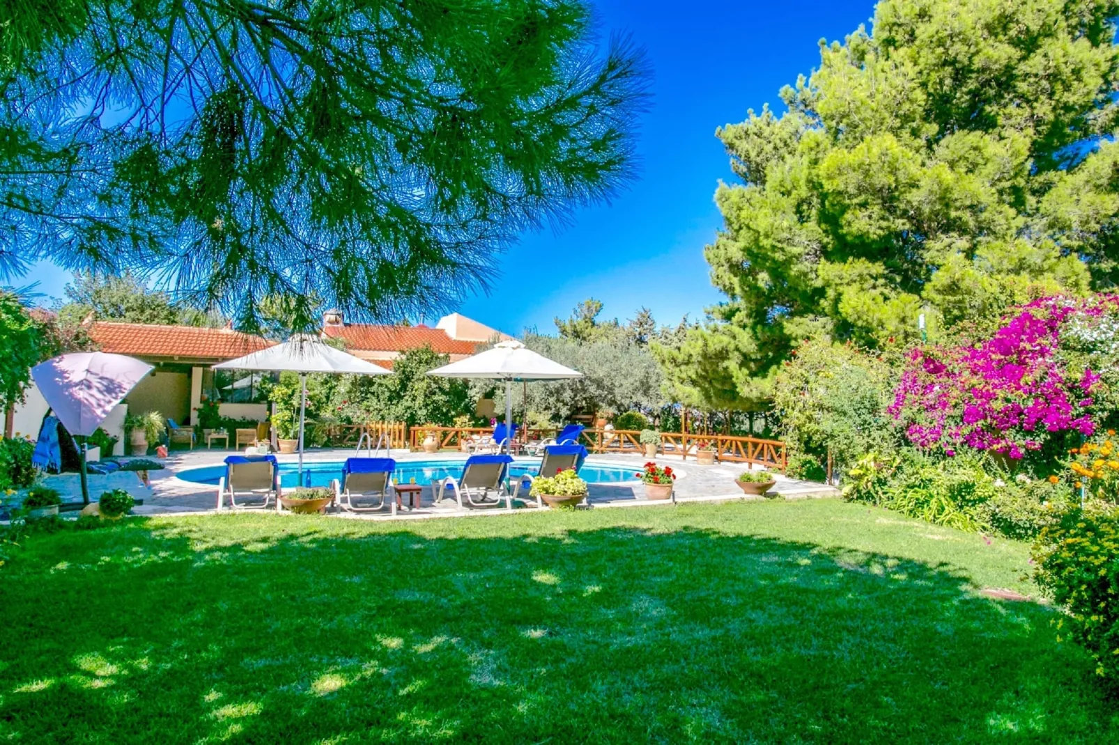 Villa Agapi-Tuinen zomer