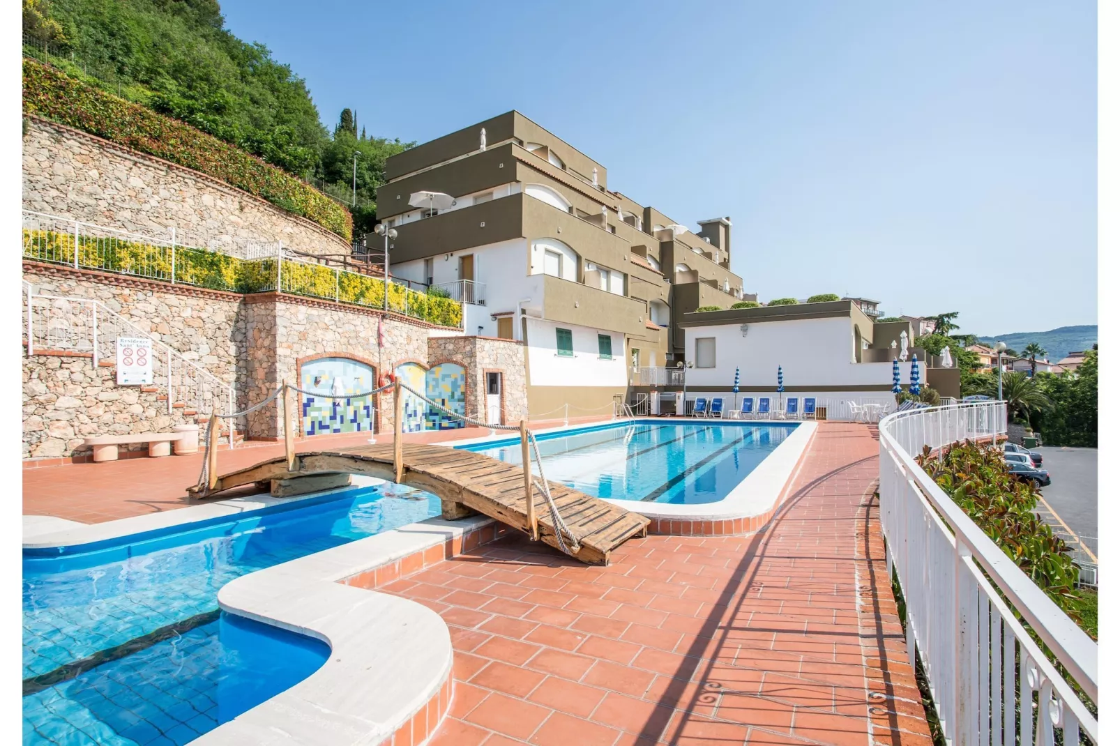 RESIDENCE SANT'ANNA TWO-ROOM APT 5 PAX B5-Buitenkant zomer