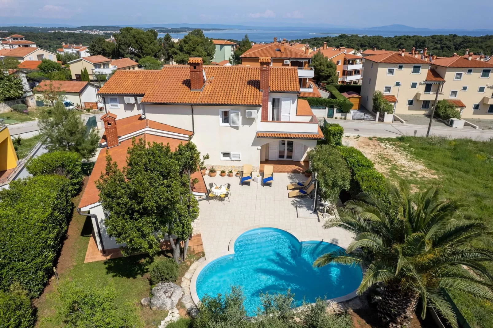 Villa Beauty with Private Pool-Zwembad