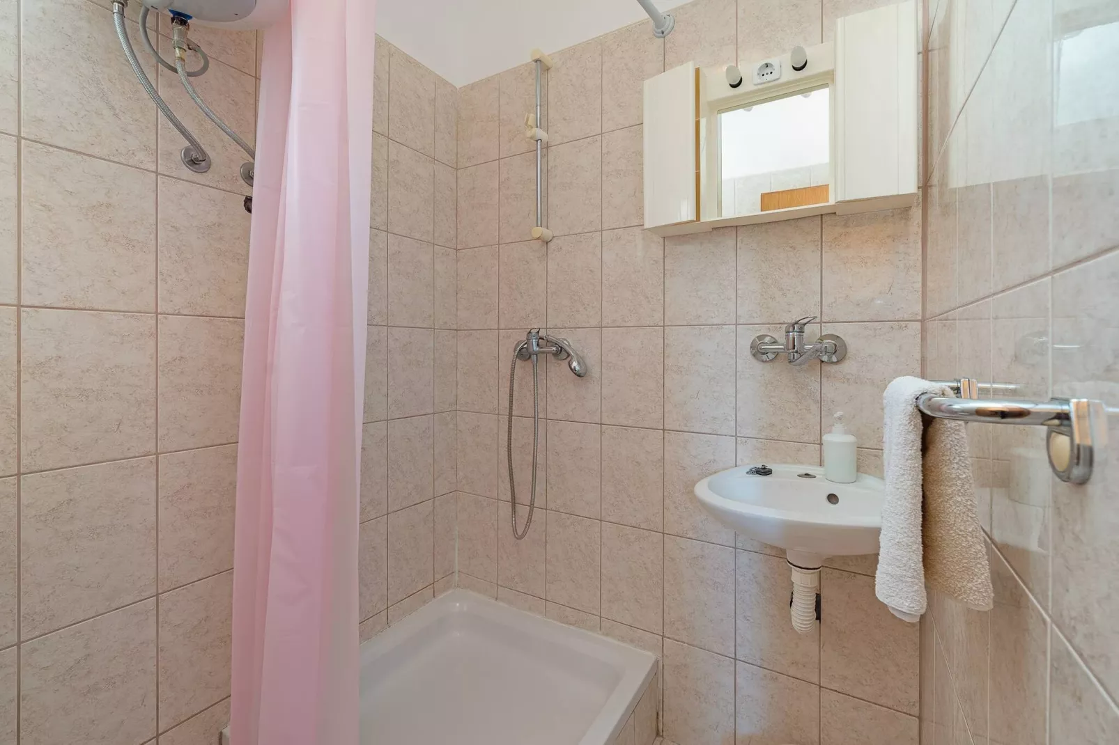 Apartments Jagoda - studio apartment-Badkamer