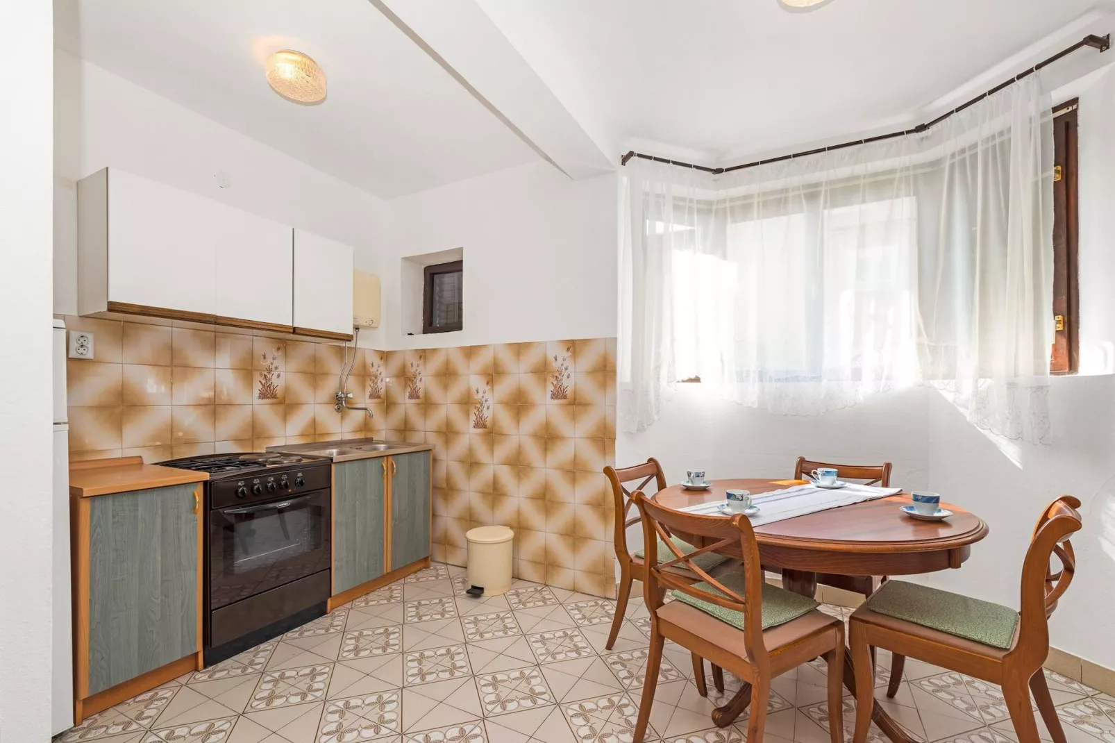 Apartments Jagoda - one bedroom apartment-Eetkamer