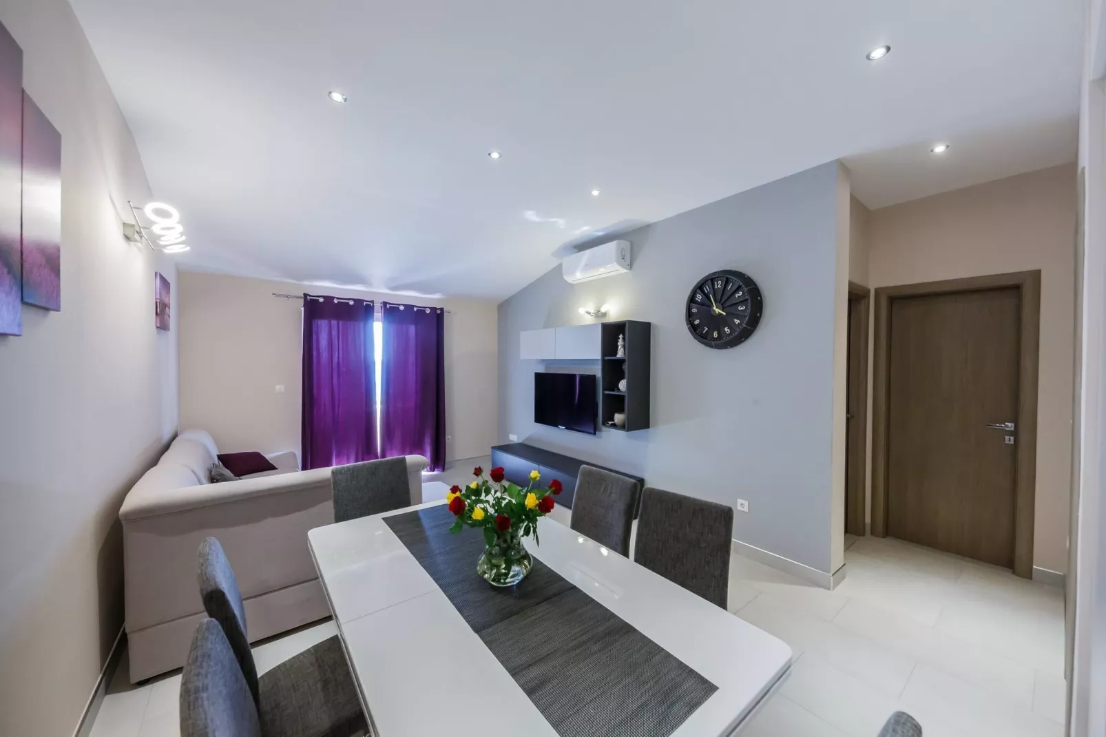 Apartments Savin - two bedroom apartment-Woonkamer