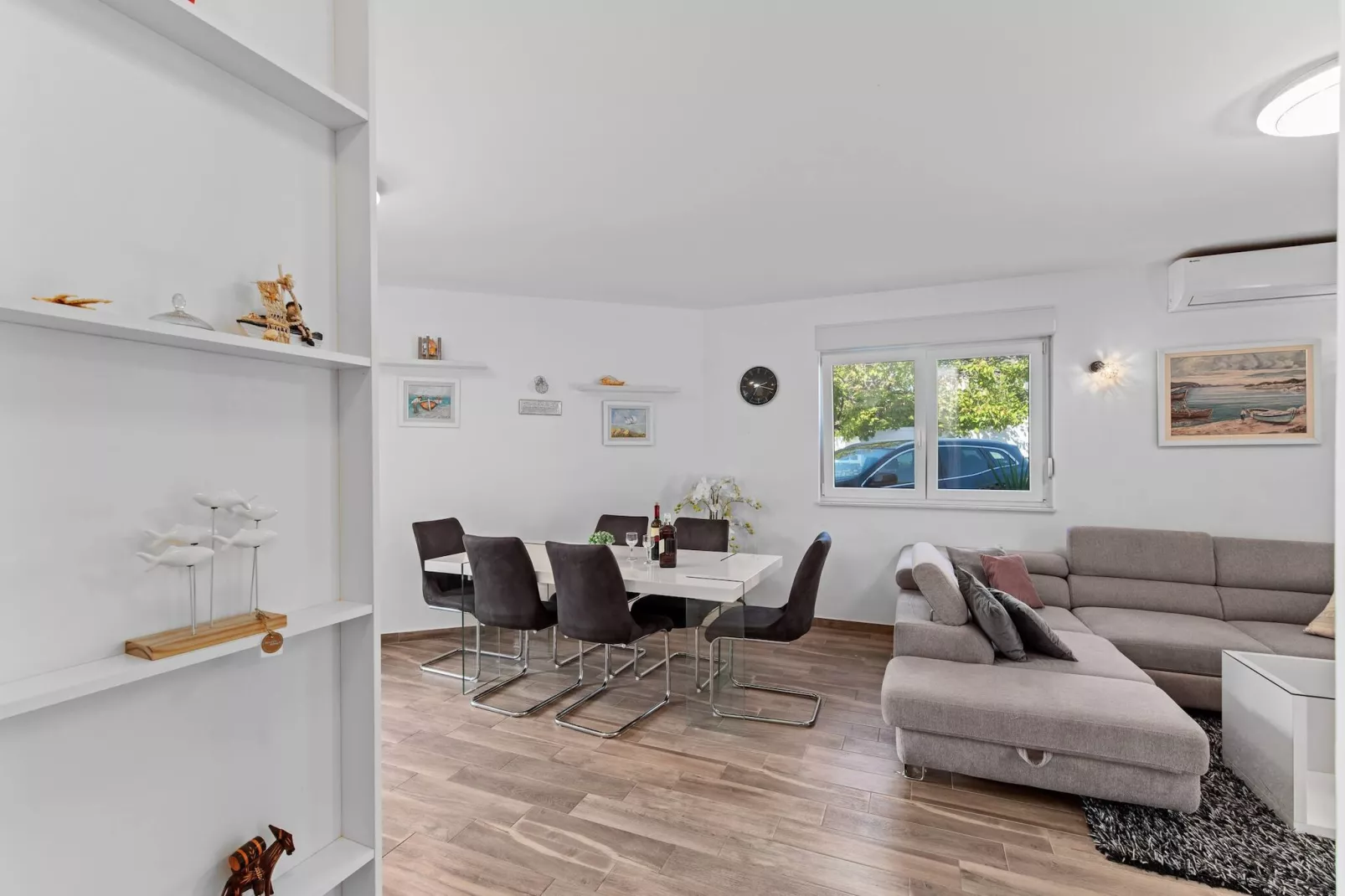 Apartment Moments - two bedroom apartment-Eetkamer