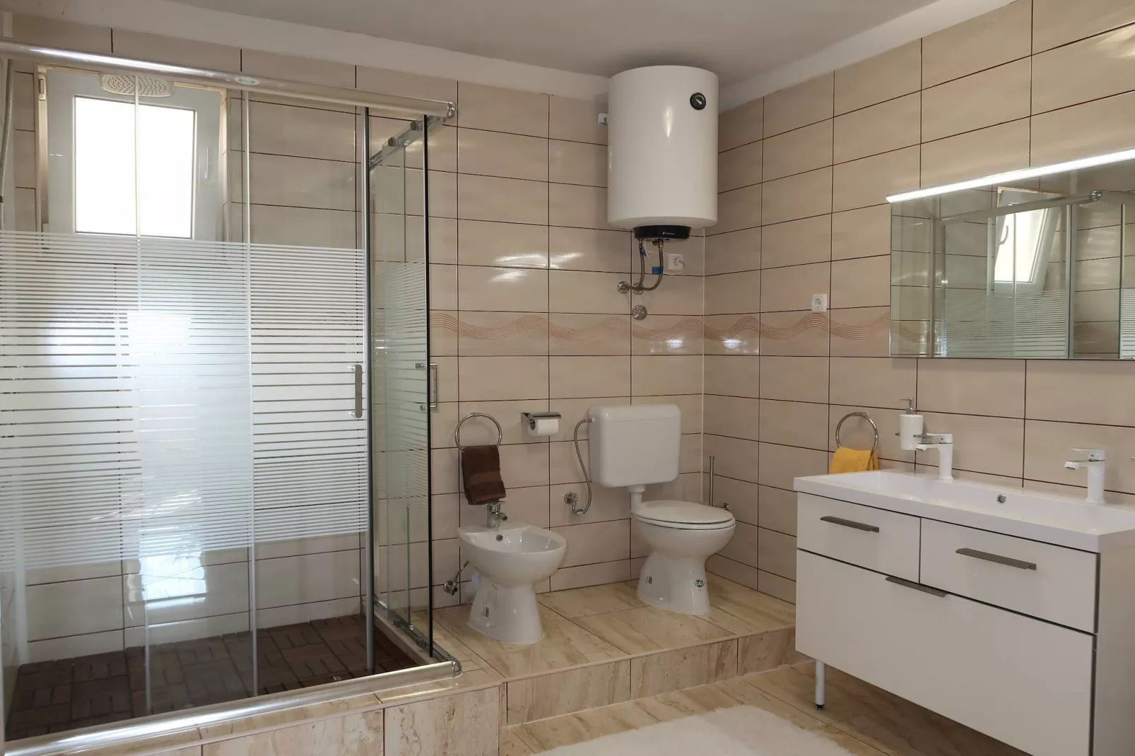 Apartment Mili - Two Bedroom Apartment-Badkamer