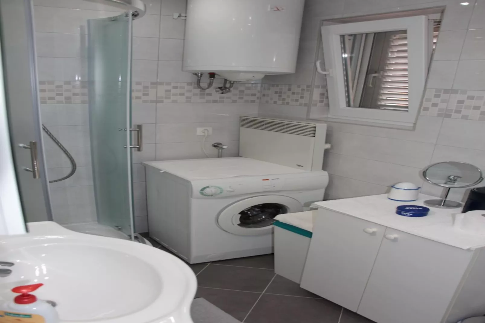 Apartments Gojevic - two bedroom apartment A2-Badkamer