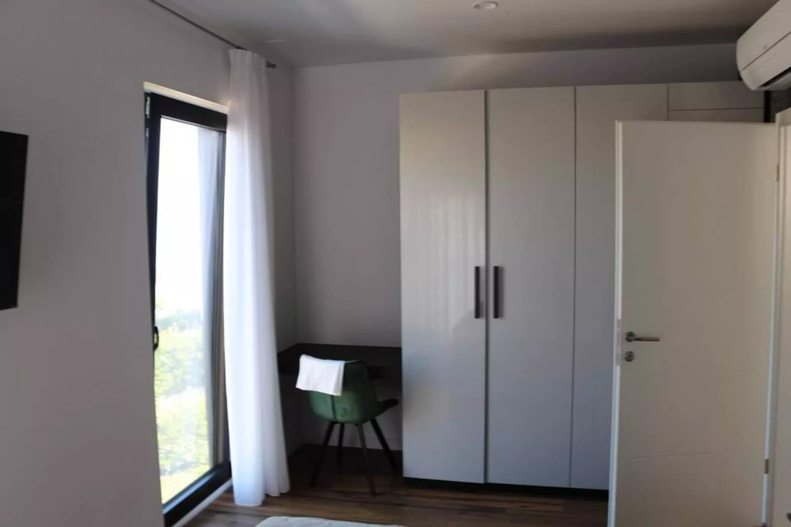 Apartments Marvi - one bedroom apartment (Right)-Slaapkamer