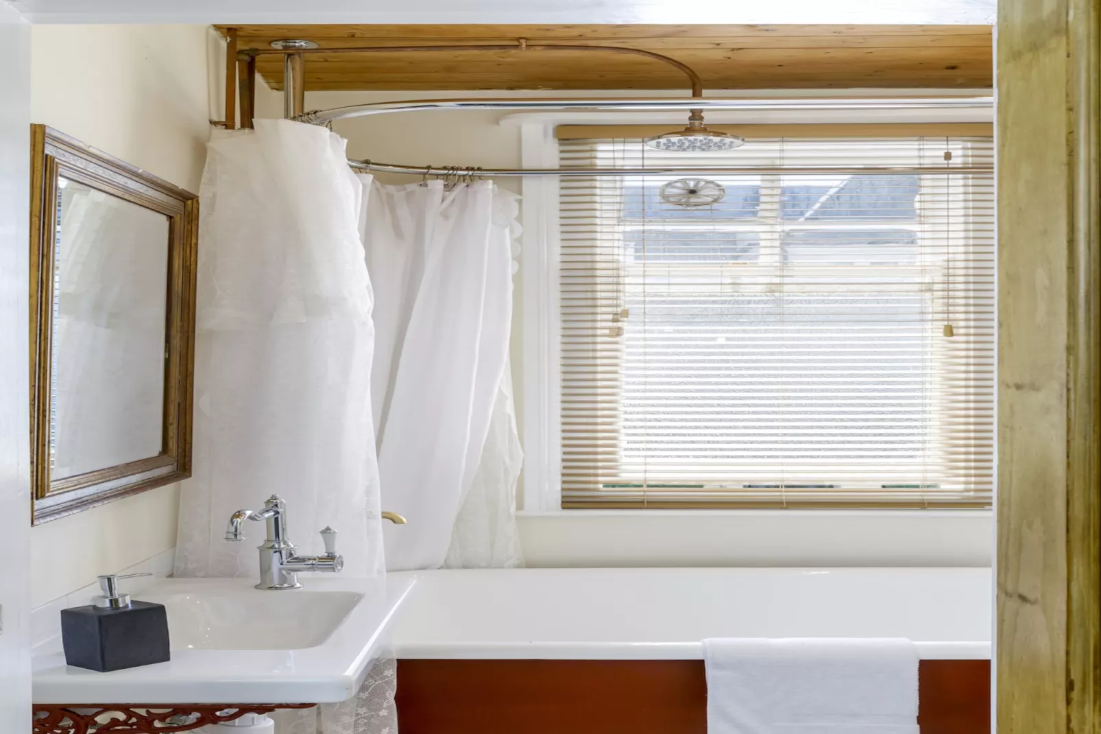 Pittodrie Guest House - Room 5-Badkamer