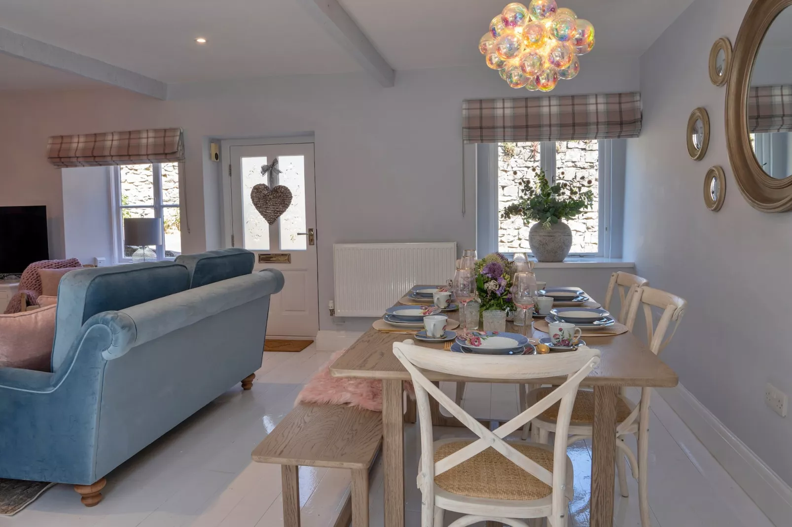 Sisu Bakewell, Limestones Cottage-Eetkamer
