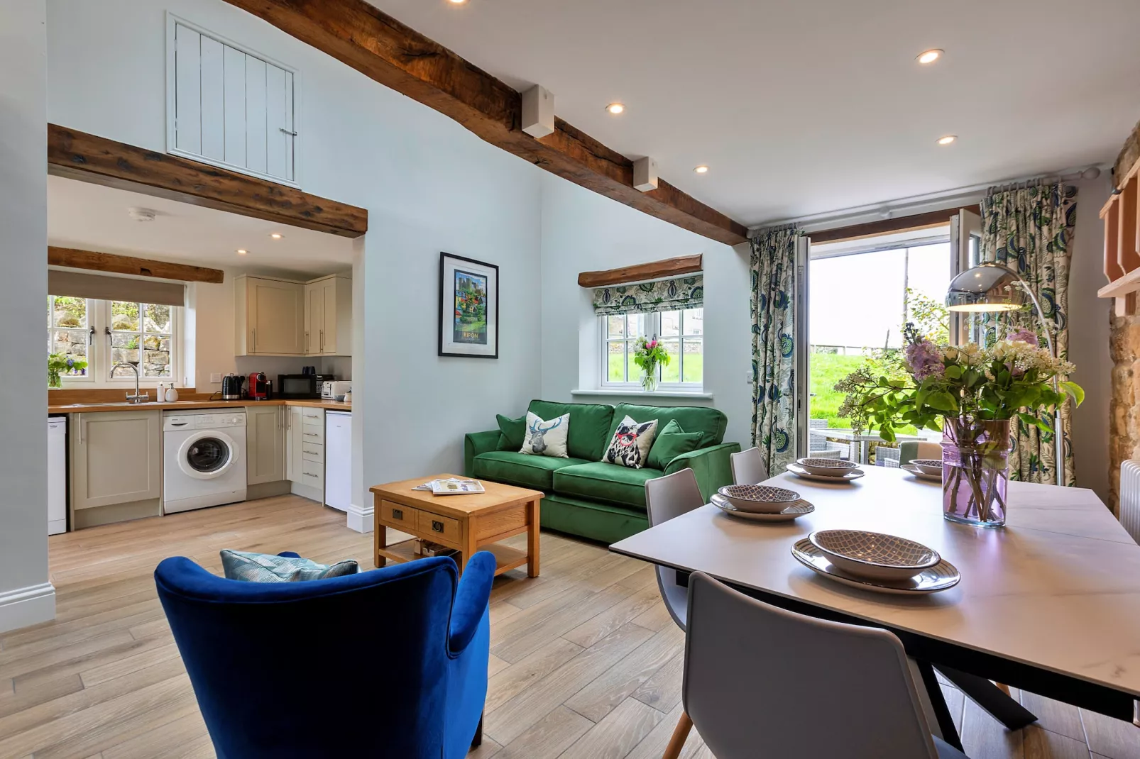 Cherry Cottage Nr Grantley Hall-Woonkamer