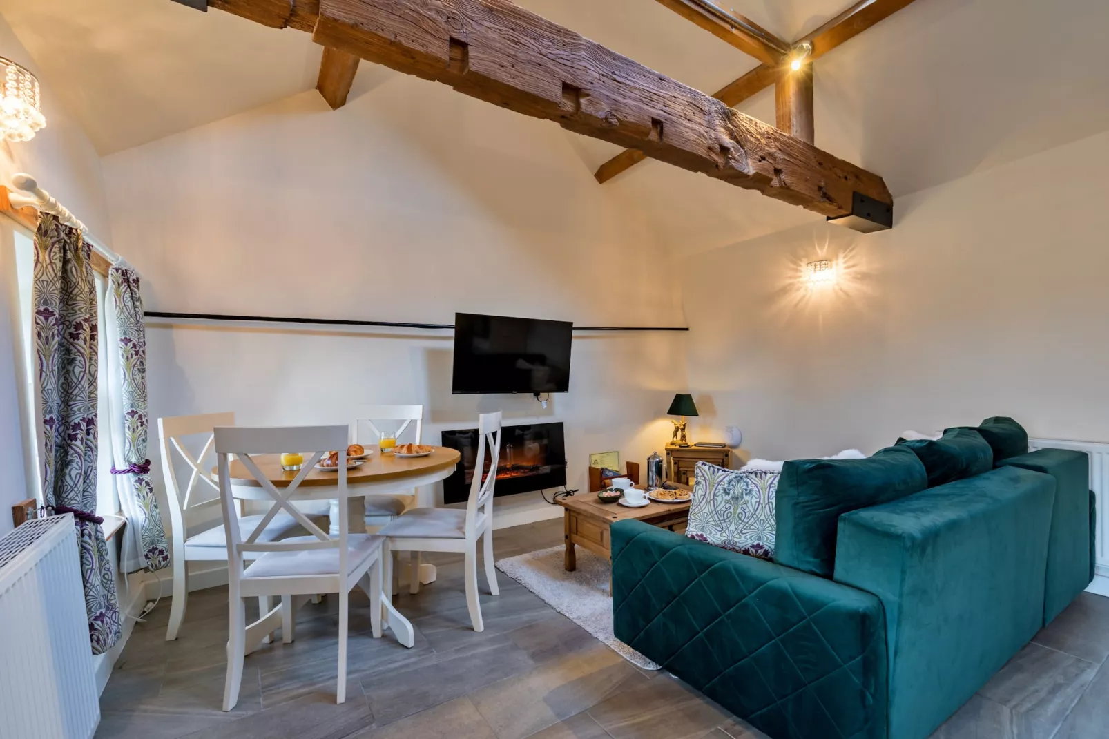 The Stables at Brambles Farm-Woonkamer