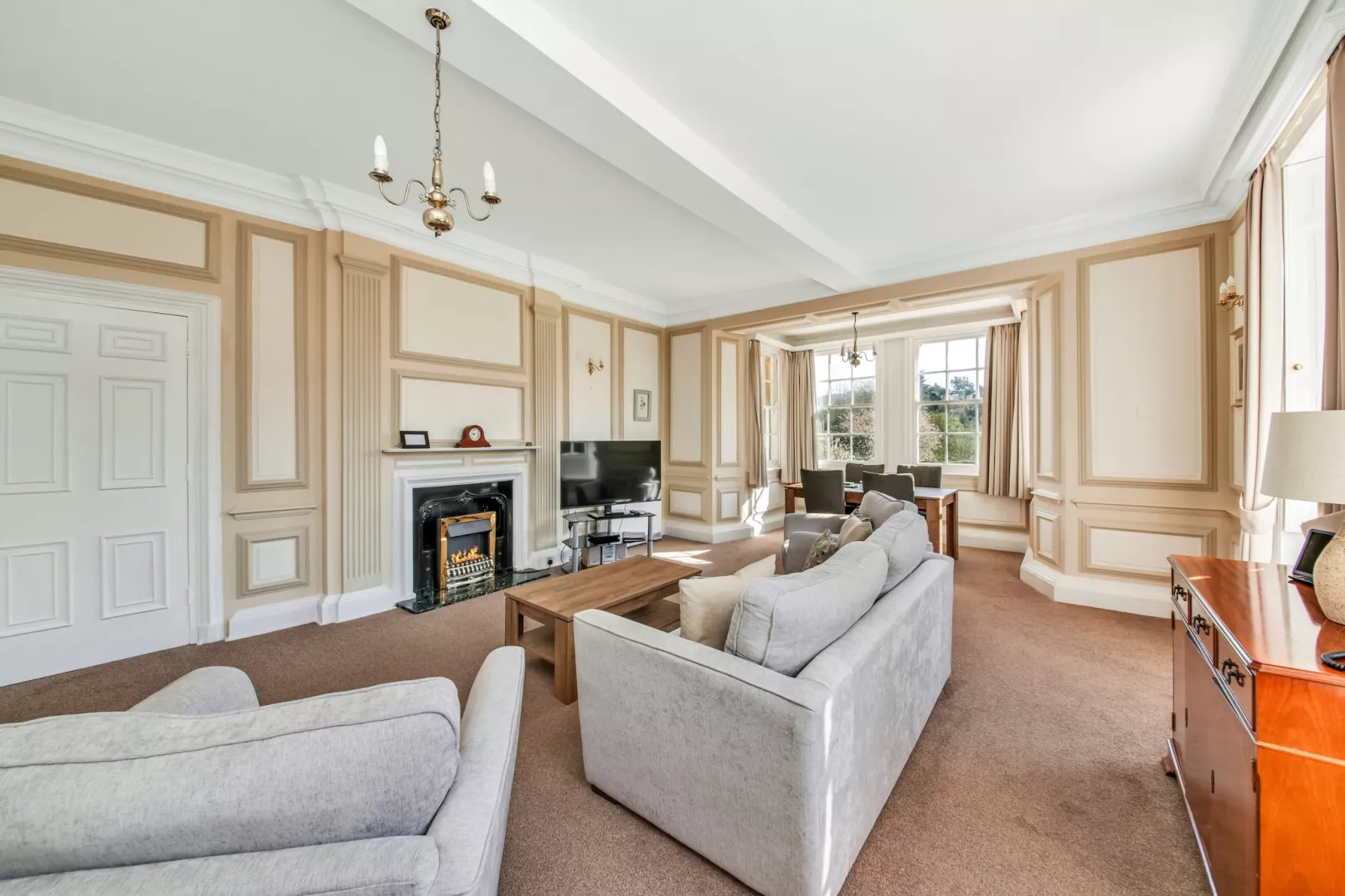 Sutton Hall Apt-Woonkamer
