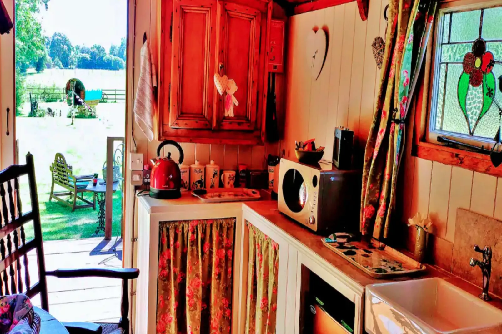 Shepherd's Hut at Hilltop Farm-Keuken