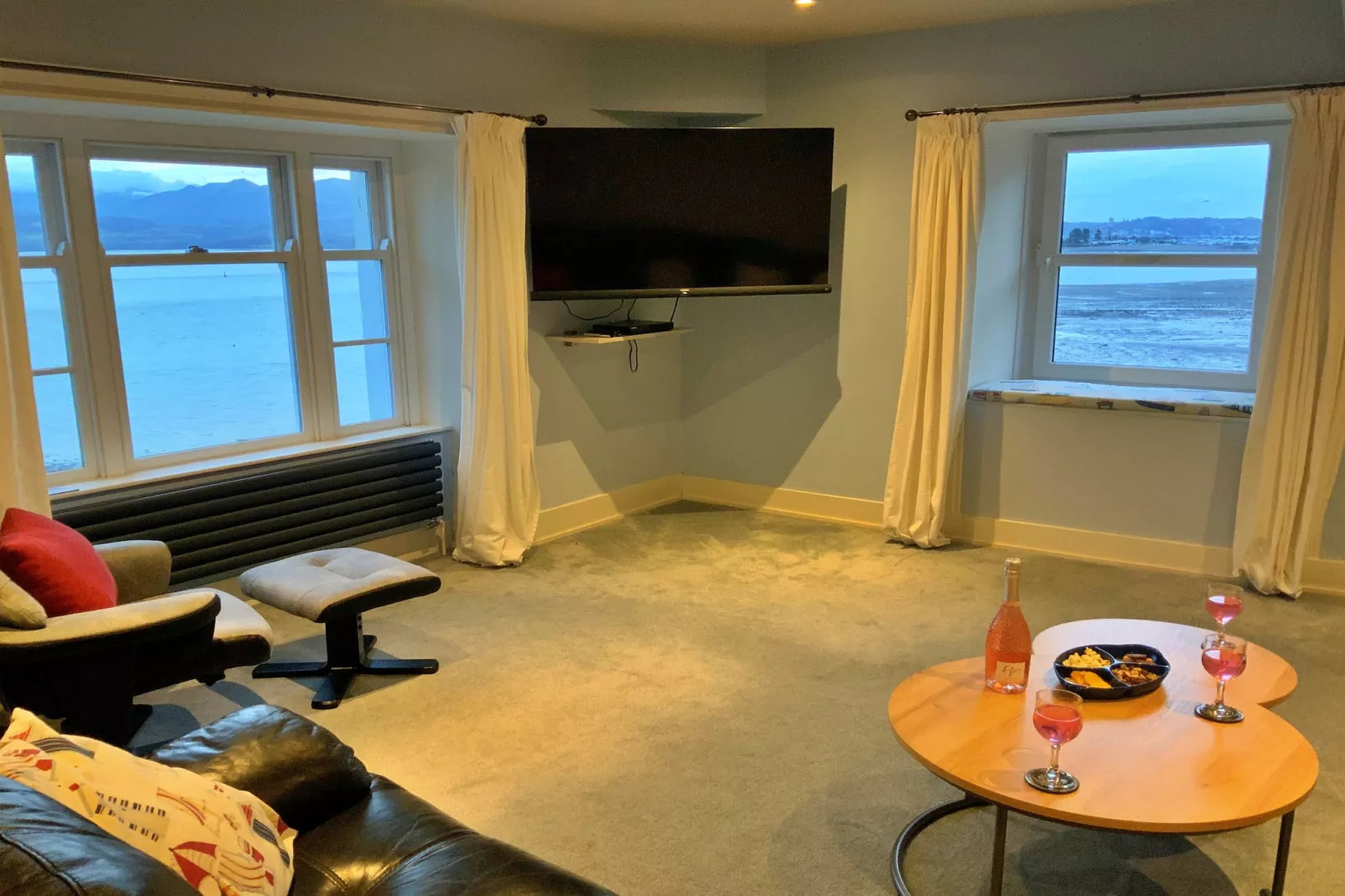 Beau View at Gadlys House-Woonkamer