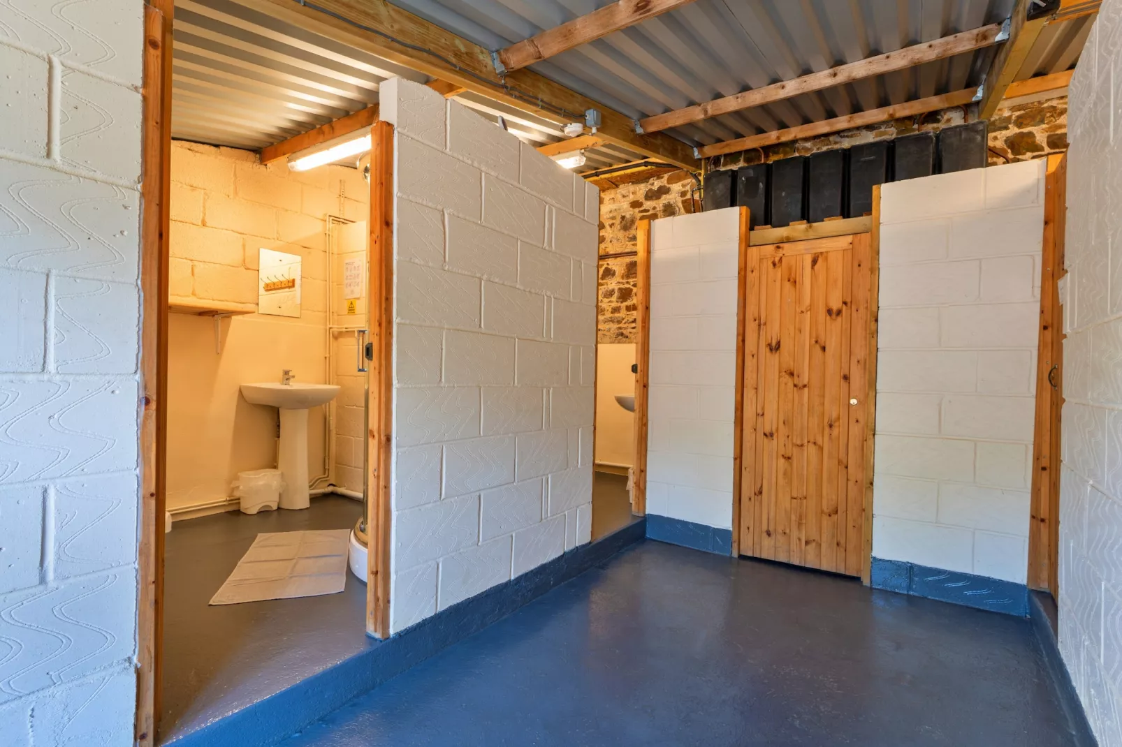 'Dartmoor' Wooden Eco-Lodge-Badkamer